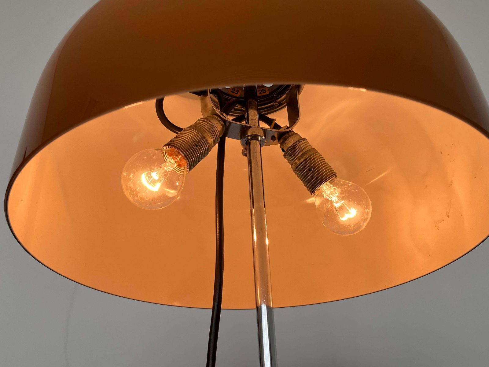 Lampadaire mid-century Harvey Guzzini Meblo, Italie, années 1970 photo 1021.0