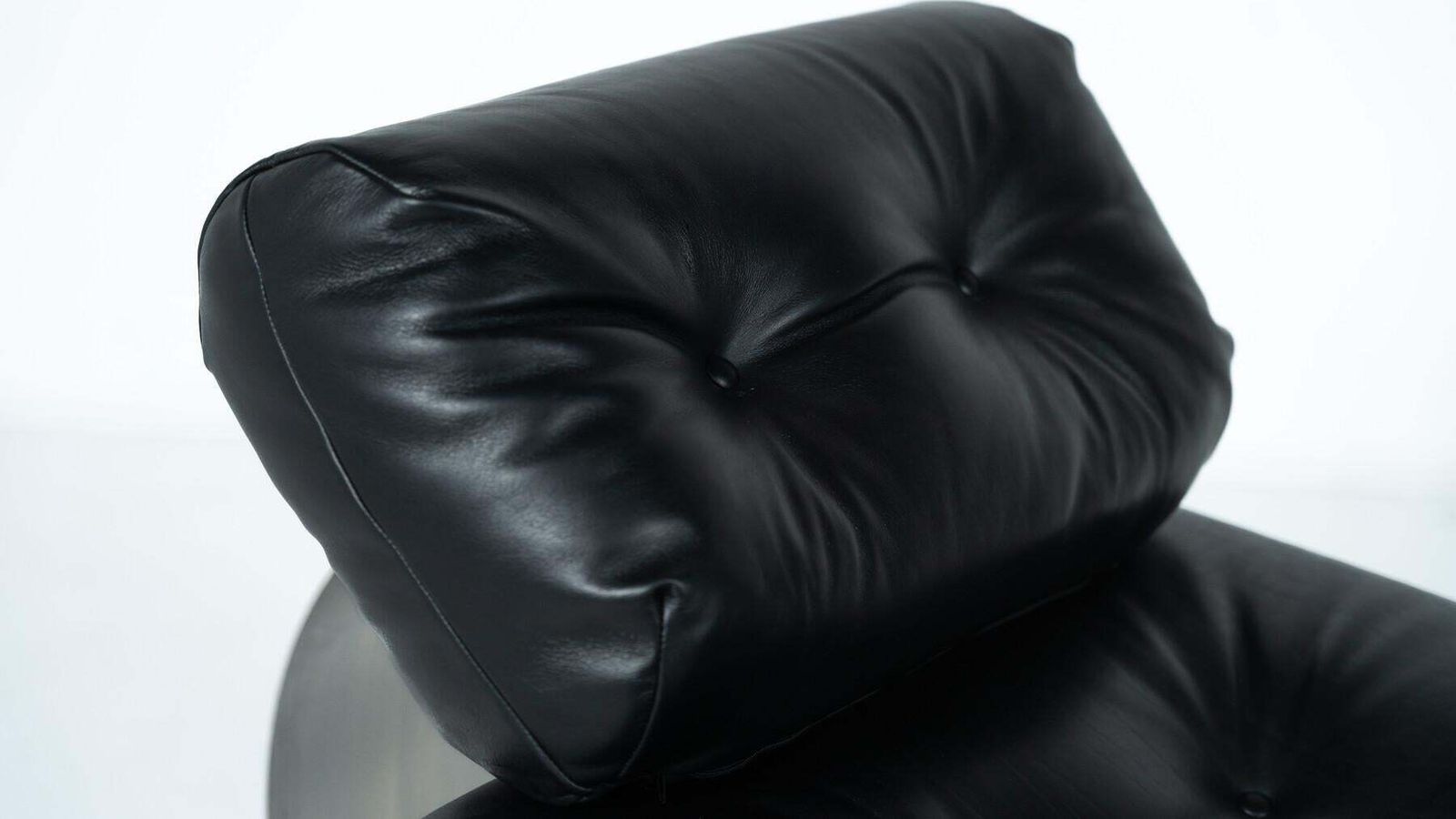 Black Leather Lounge Chair And Ottoman Model 'Alta' By Oscar Niemeyer photo for sale