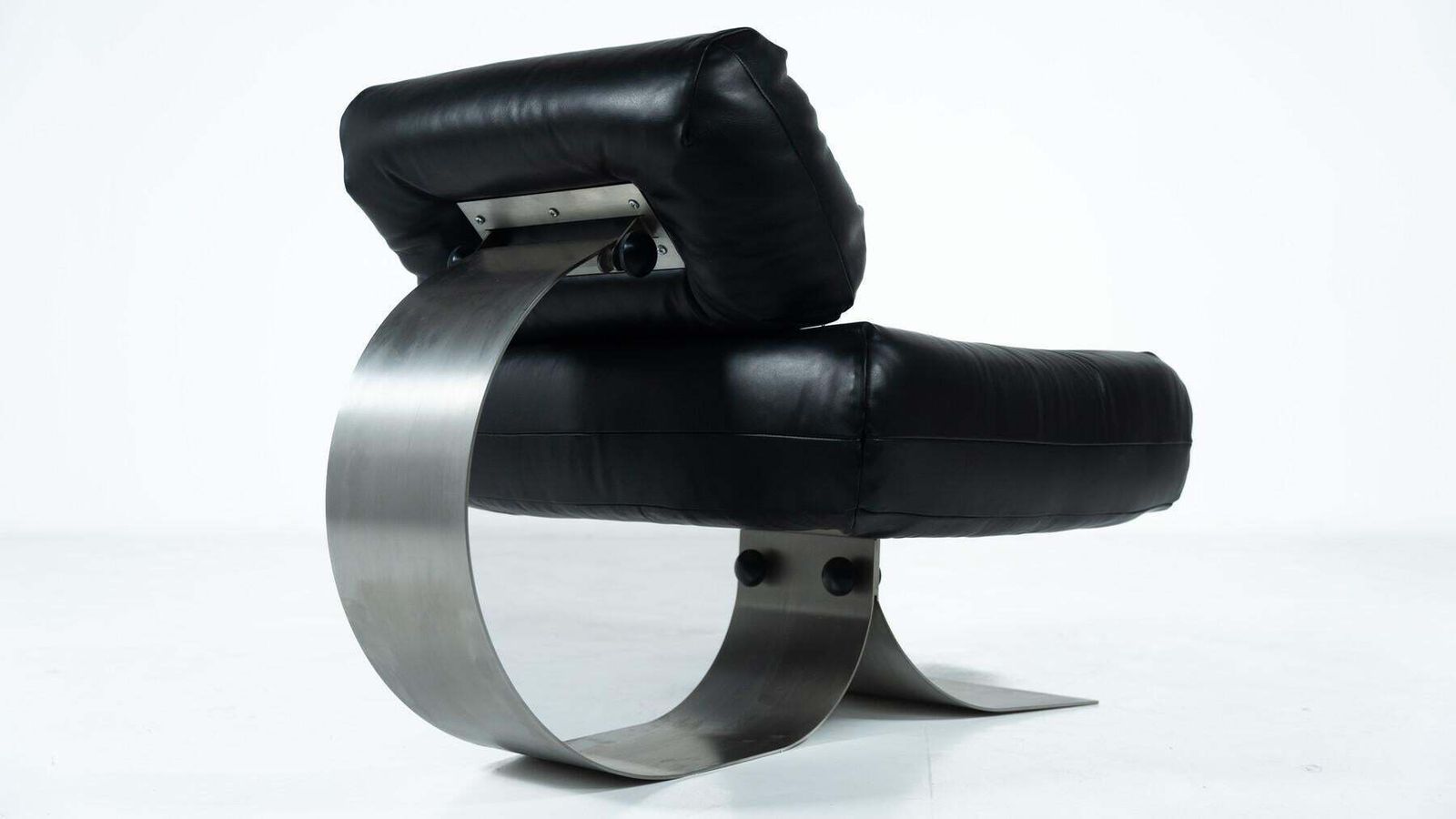 Black Leather Lounge Chair And Ottoman Model 'Alta' By Oscar Niemeyer photo vintage