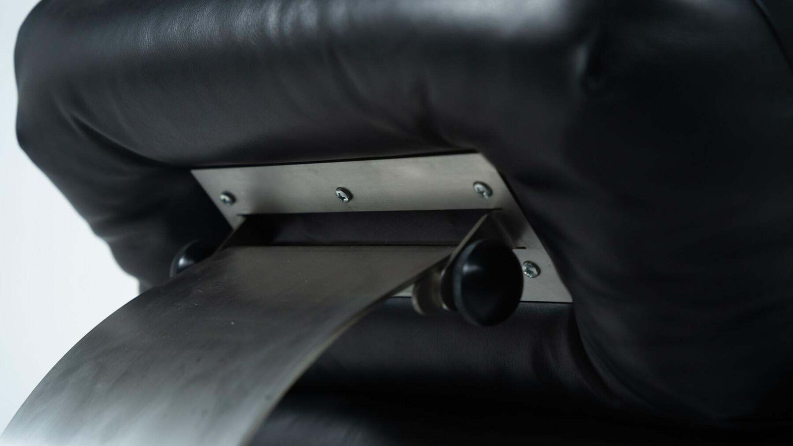 photo furniture Black Leather Lounge Chair And Ottoman Model 'Alta' By Oscar Niemeyer