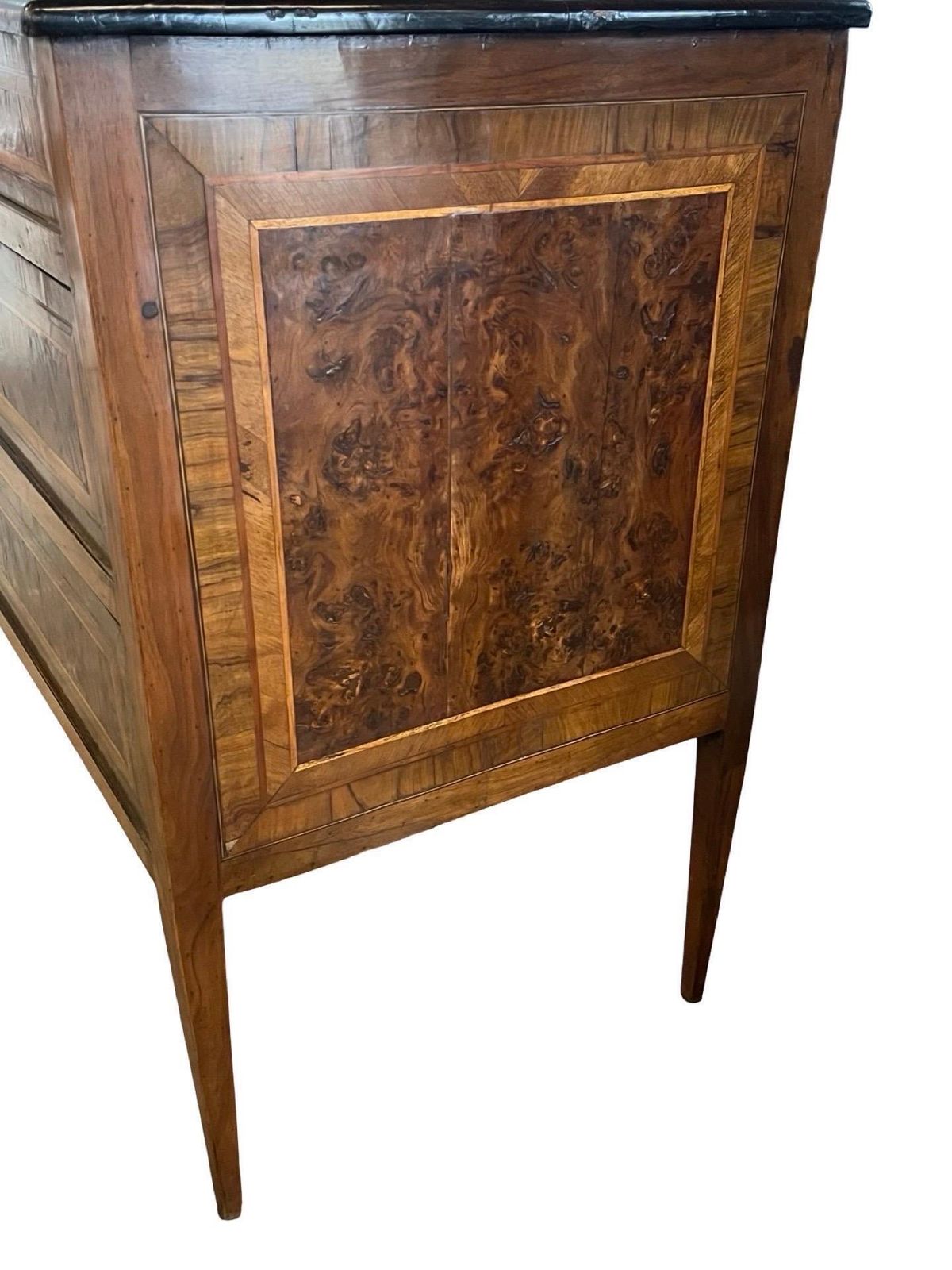 Italian Neoclassical Louis XVI Commode With Walnut Veneer photo 4527.0