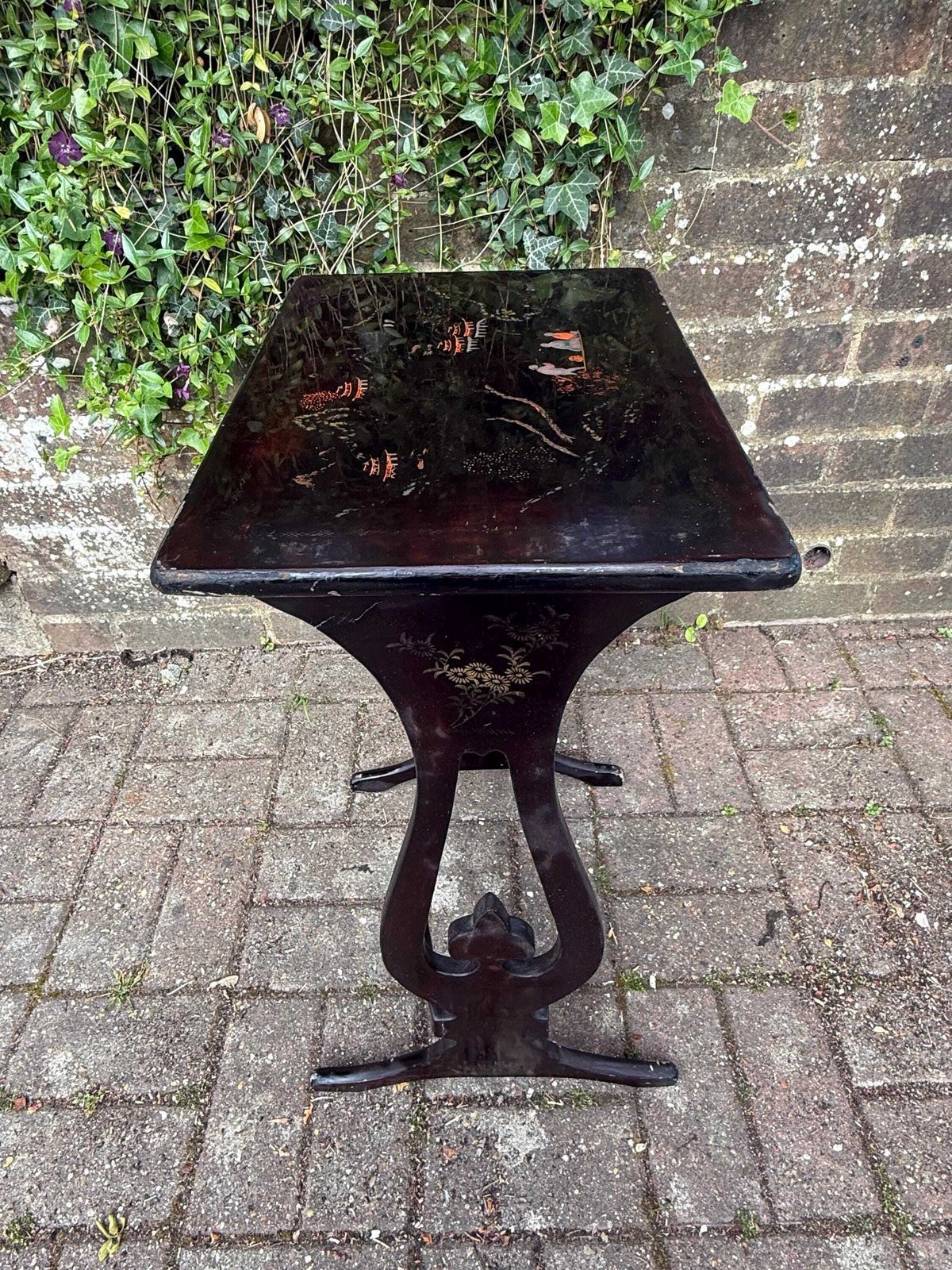 photo vintage Antique Chinoiserie Lacquer Side Table Hand Painted Oriental Occasional Table S