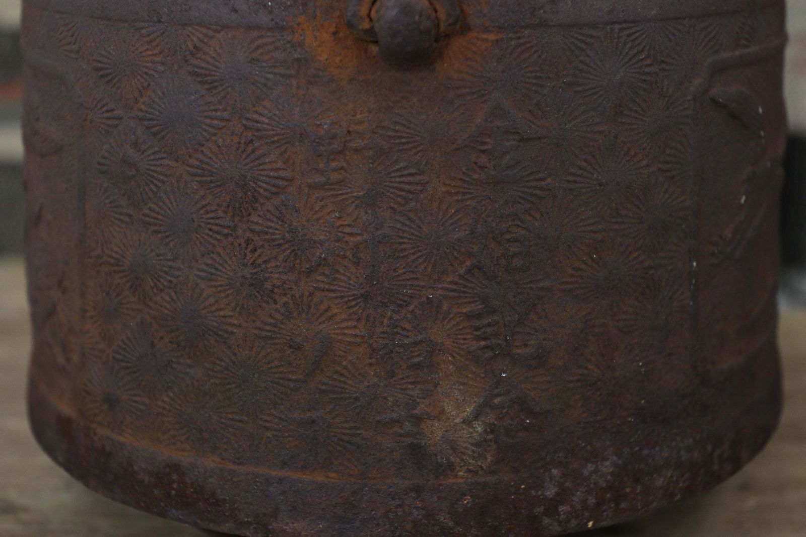 photo for sale Japanese Meiji Period Iron Tetsubin Kettle With Crane And Tortoise Details (2)