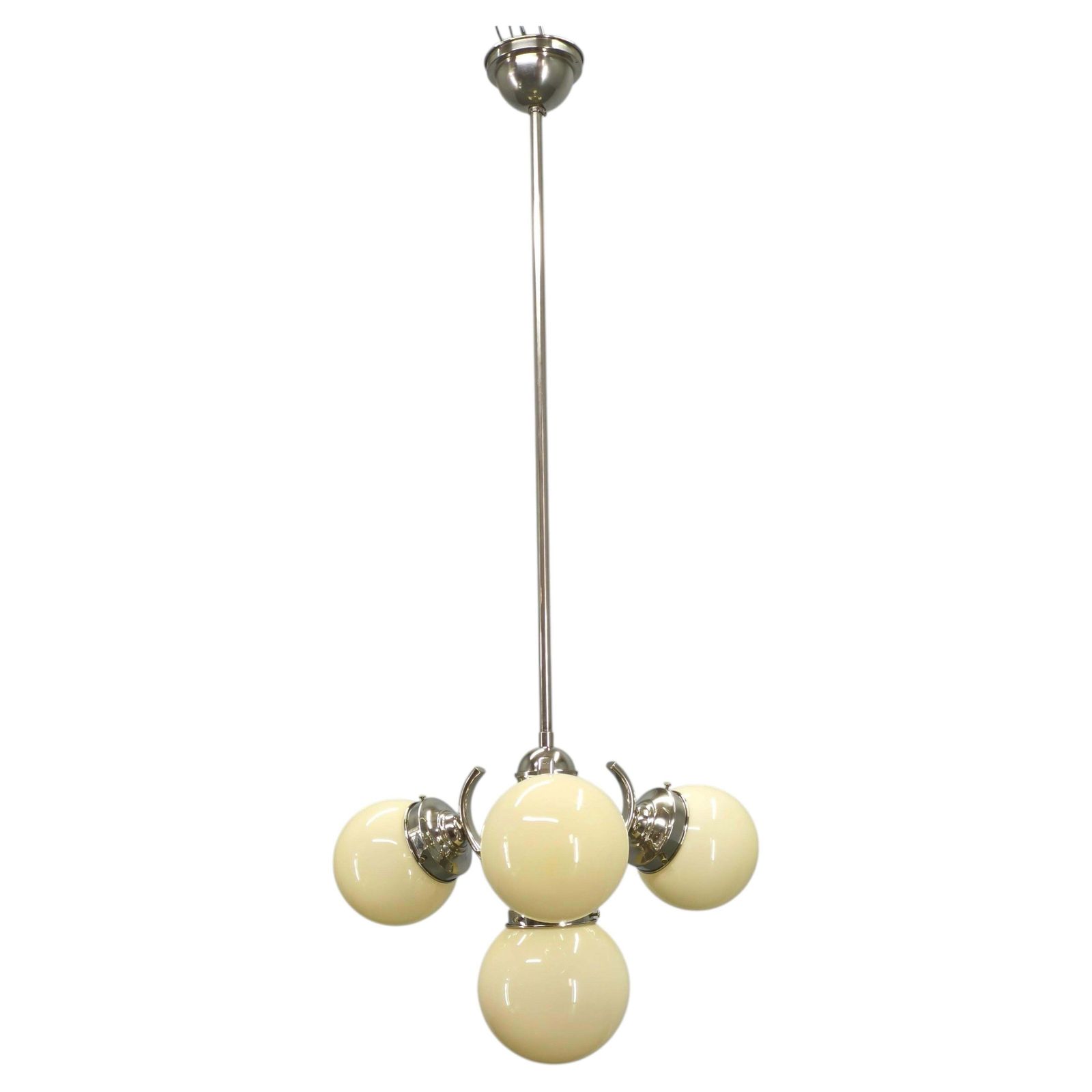 Bauhaus Globe Hanglamp Tsjecho-Slowakije jaren 1930 Chroom Pendant.