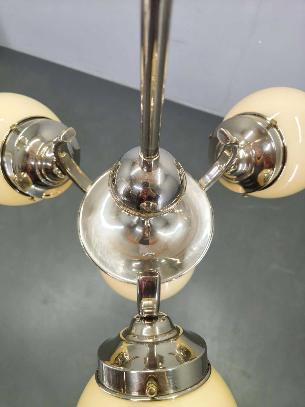 Bauhaus Globe Hanglamp Tsjecho-Slowakije jaren 1930 Chroom Pendant. photo buy