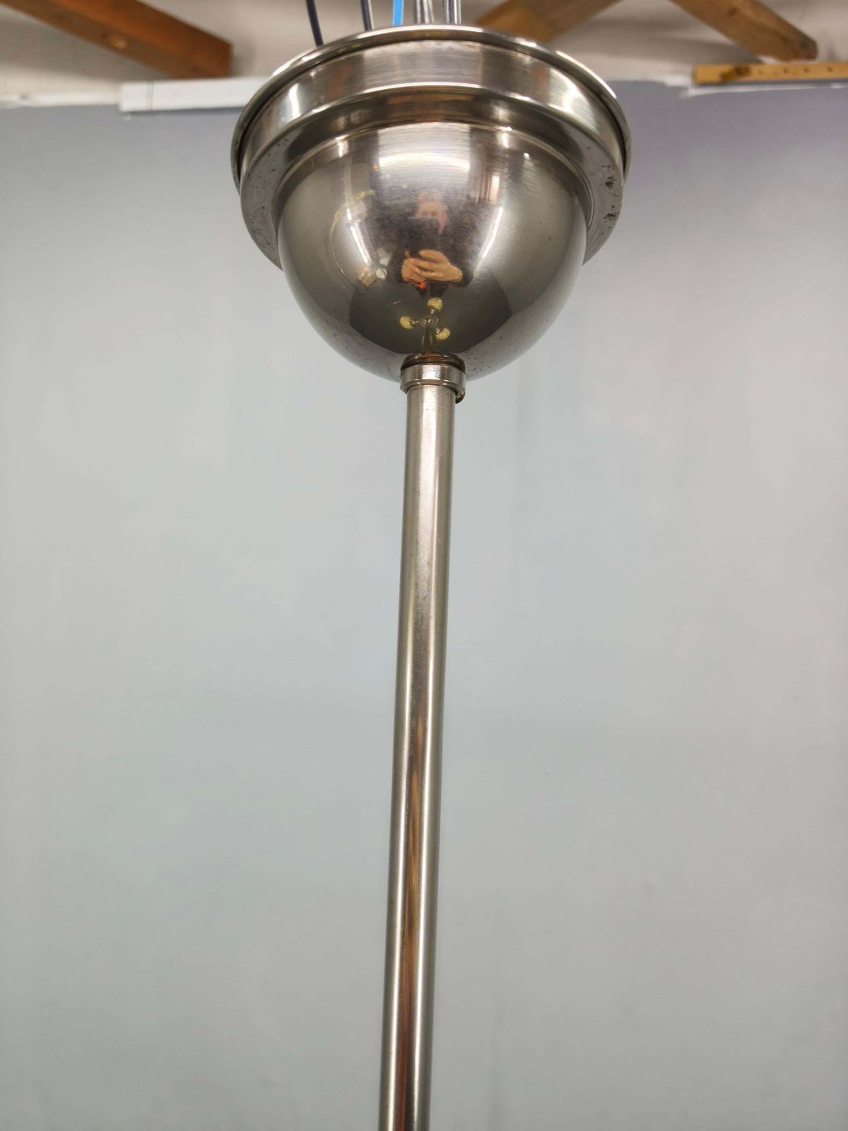 photo furniture Bauhaus Globe Hanglamp Tsjecho-Slowakije jaren 1930 Chroom Pendant.