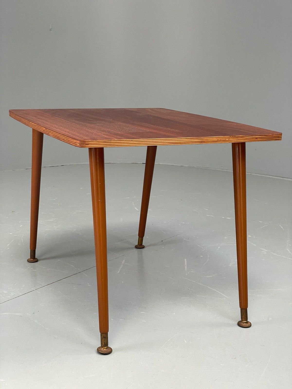 photo vintage Vintage 1960s Side Table Spindle Legs Mahogany Ply Top Mid Century Eb11880