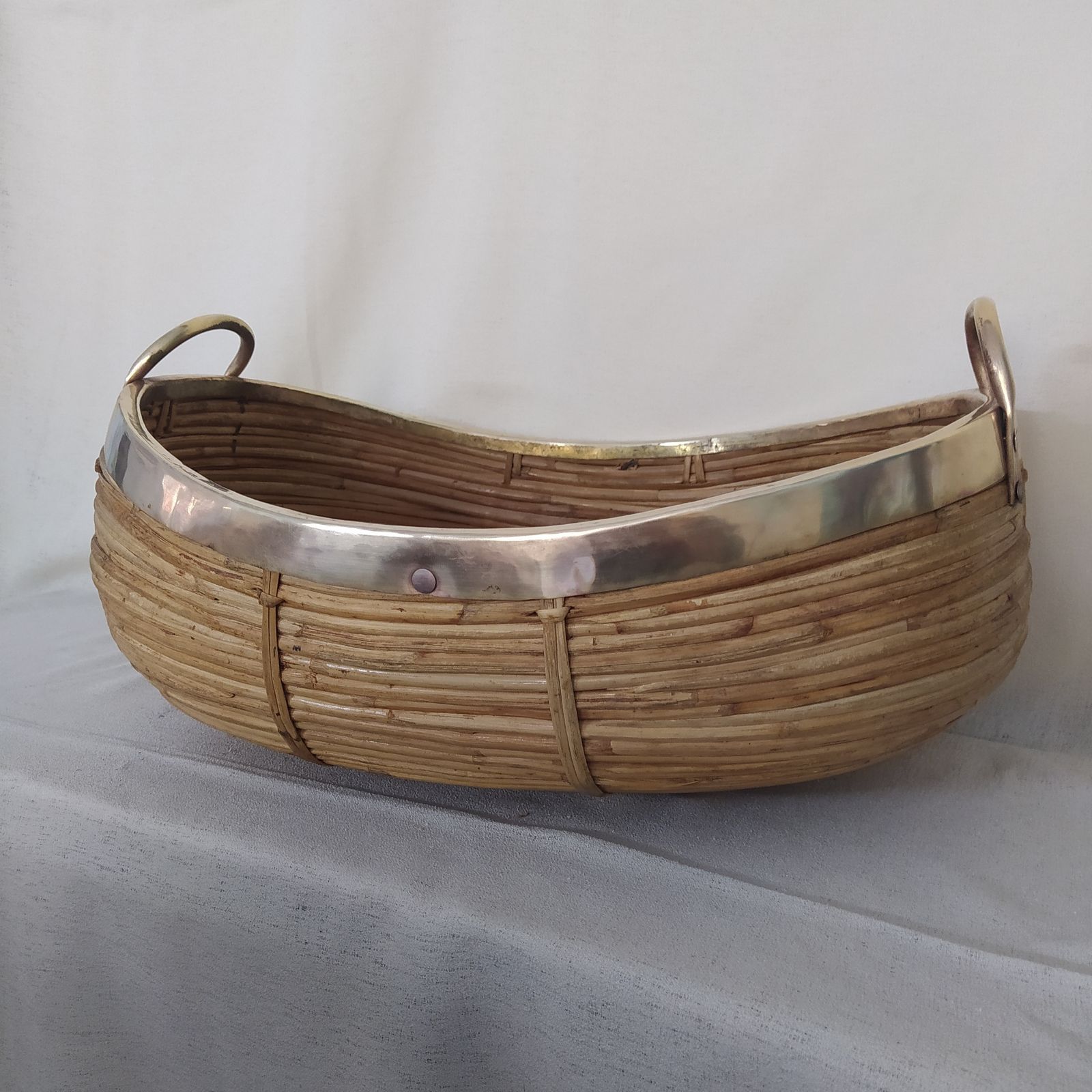 Grand panier en jonc crayon, années 1970. photo furniture