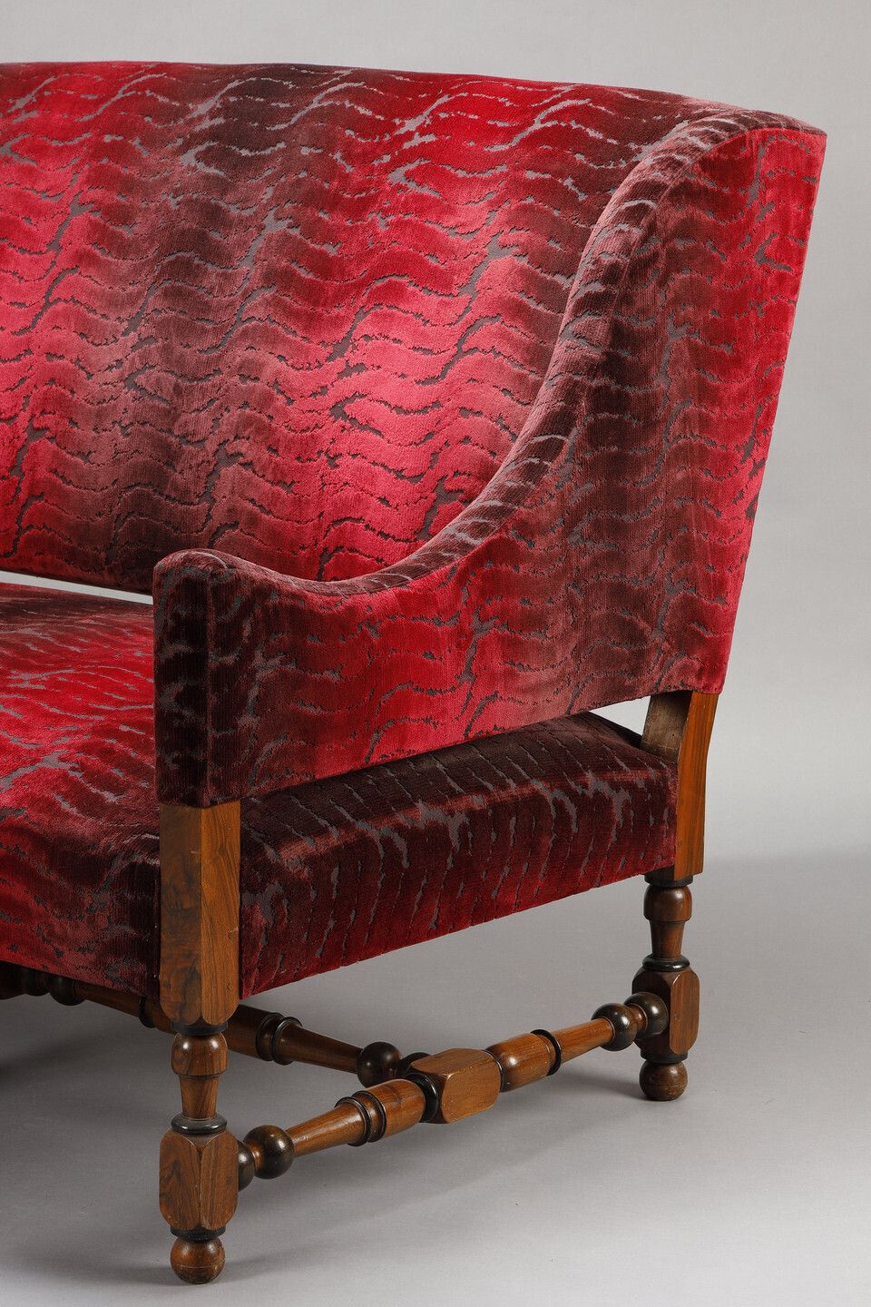 photo vinterior Pair Of Large Louis XIII Style Sofas In Burgundy Red Velvet