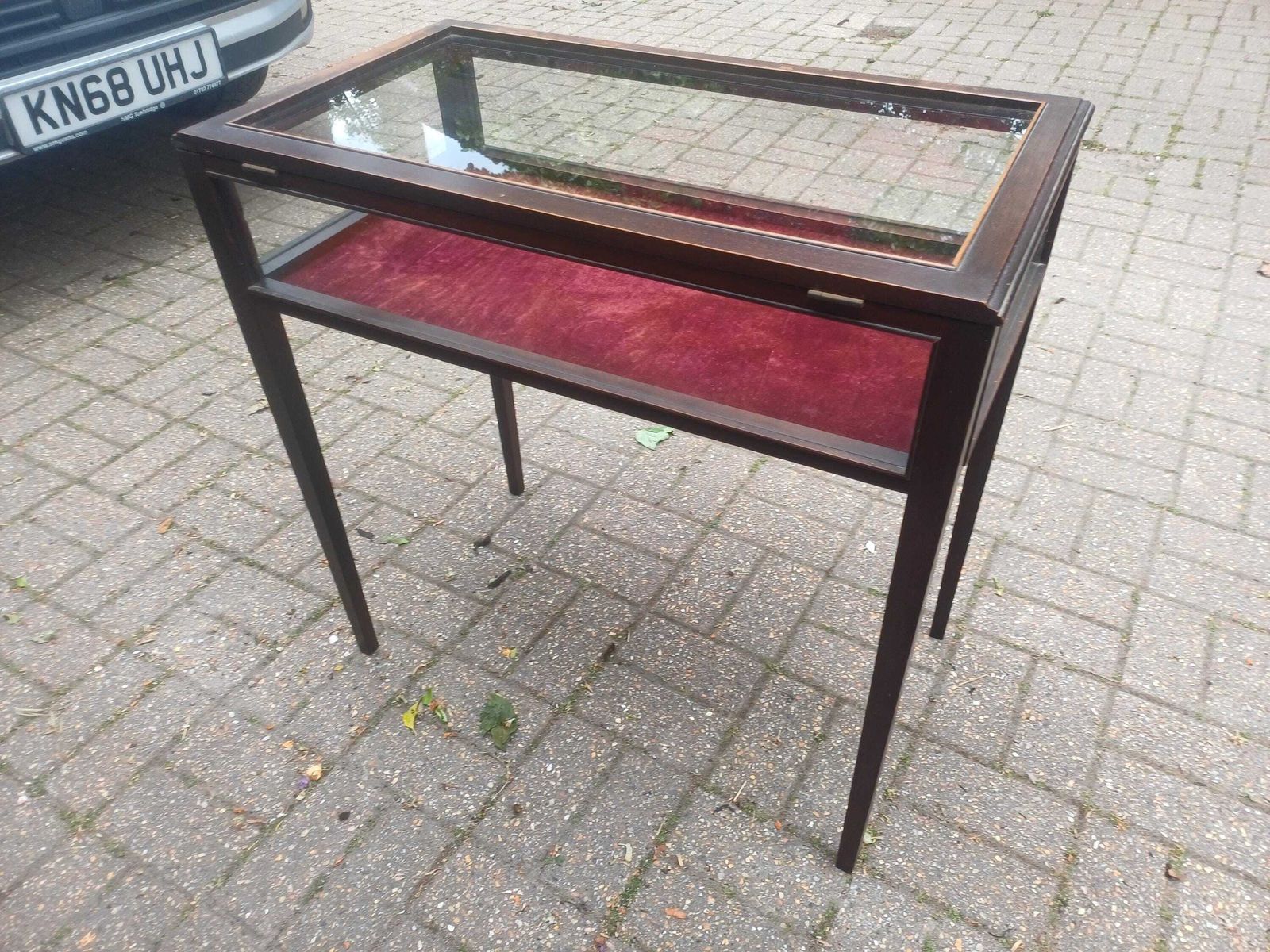 photo furniture Vintage Glass Display Cabinet Victorian Style Mahogany Display Case Curio Cabinet Shop Cabinet Velvet Lined Cabinet