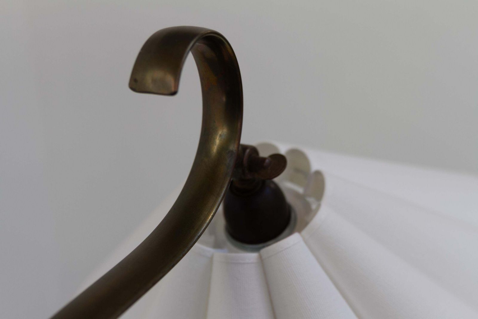 photo vintage Danish Art Deco Floor Lamp In Brass, Wood And Iron By Lyfa, 1920s.