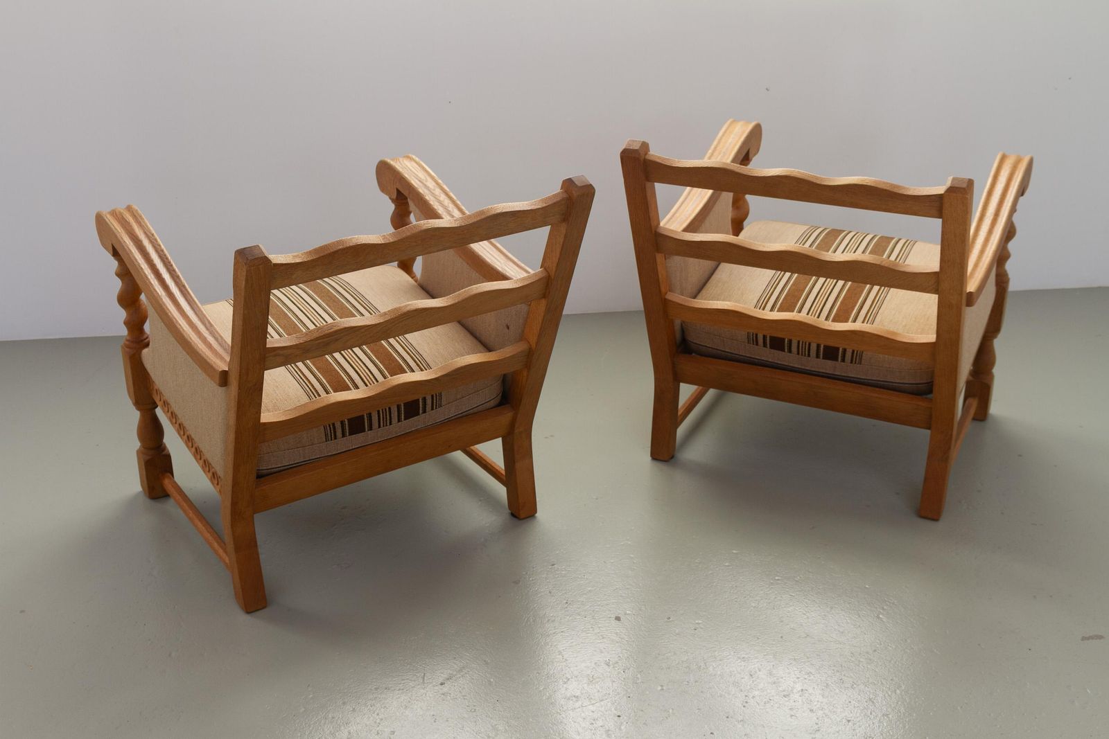 photo vinterior Danish Mid Century Modern Oak Lounge Chairs In Kjærnulf Style, 1960s. Set Of 2.