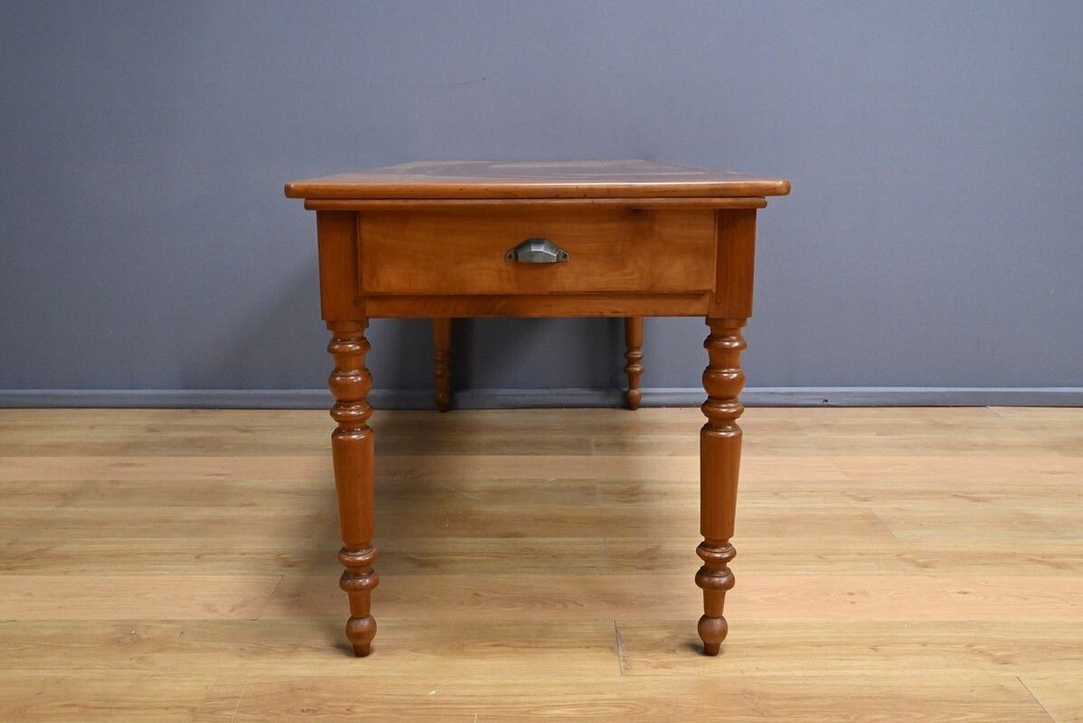 photo vinterior Cherry Wood Farmhouse Table – Late 19th Century