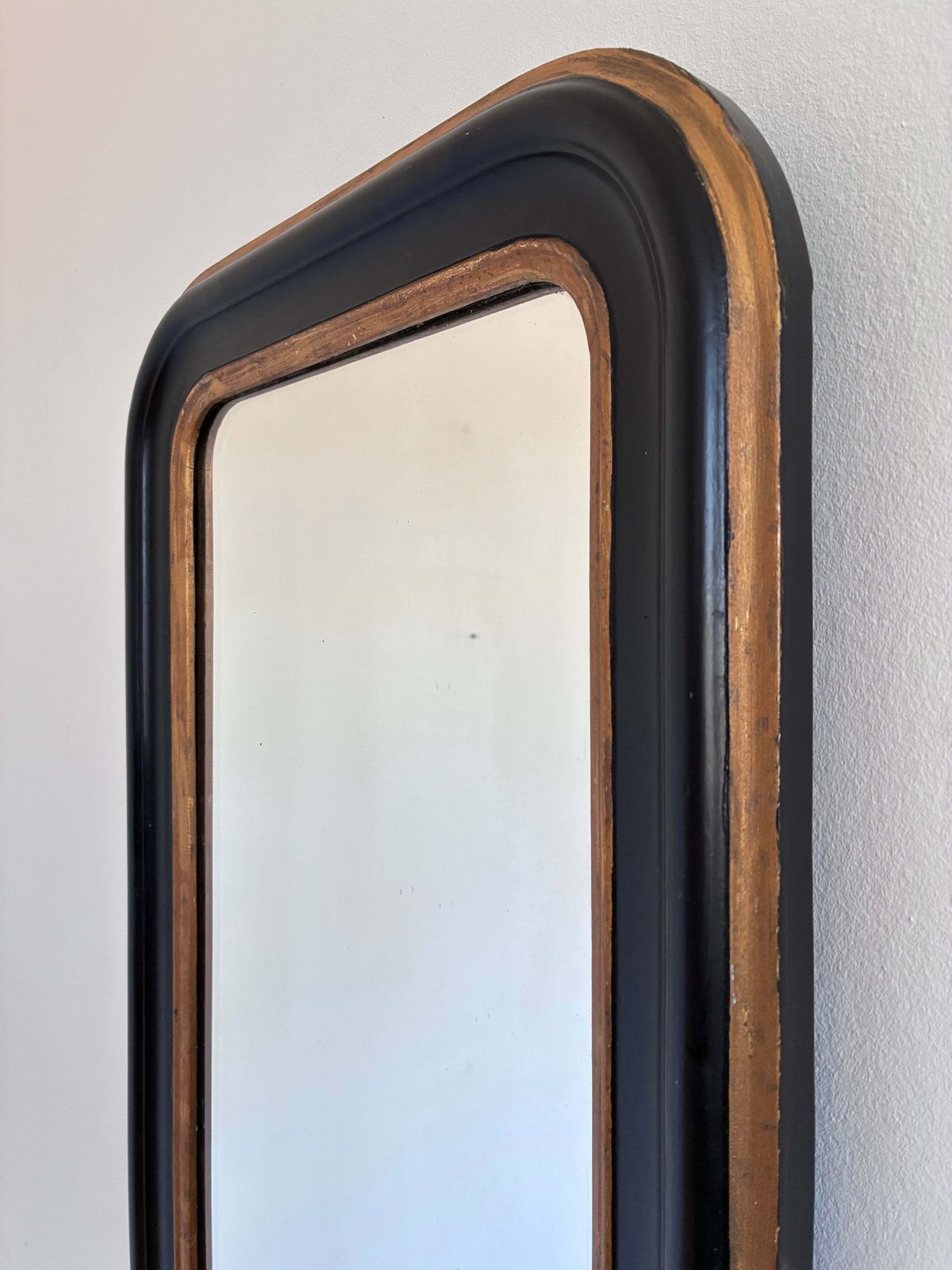 Antieke Franse Louis Philippe passpiegel – zwart en goud, 19e eeuw photo furniture