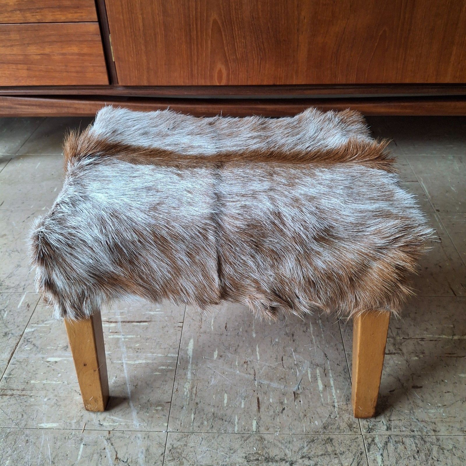 Fab Vintage Mid Century Retro Beech Footstool Pouffe Tan White Spotty Goatskin photo for sale