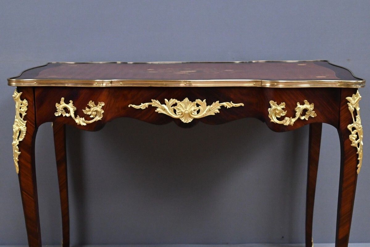 photo furniture Louis XV Style Mahogany Writing Desk – Early 20th Century