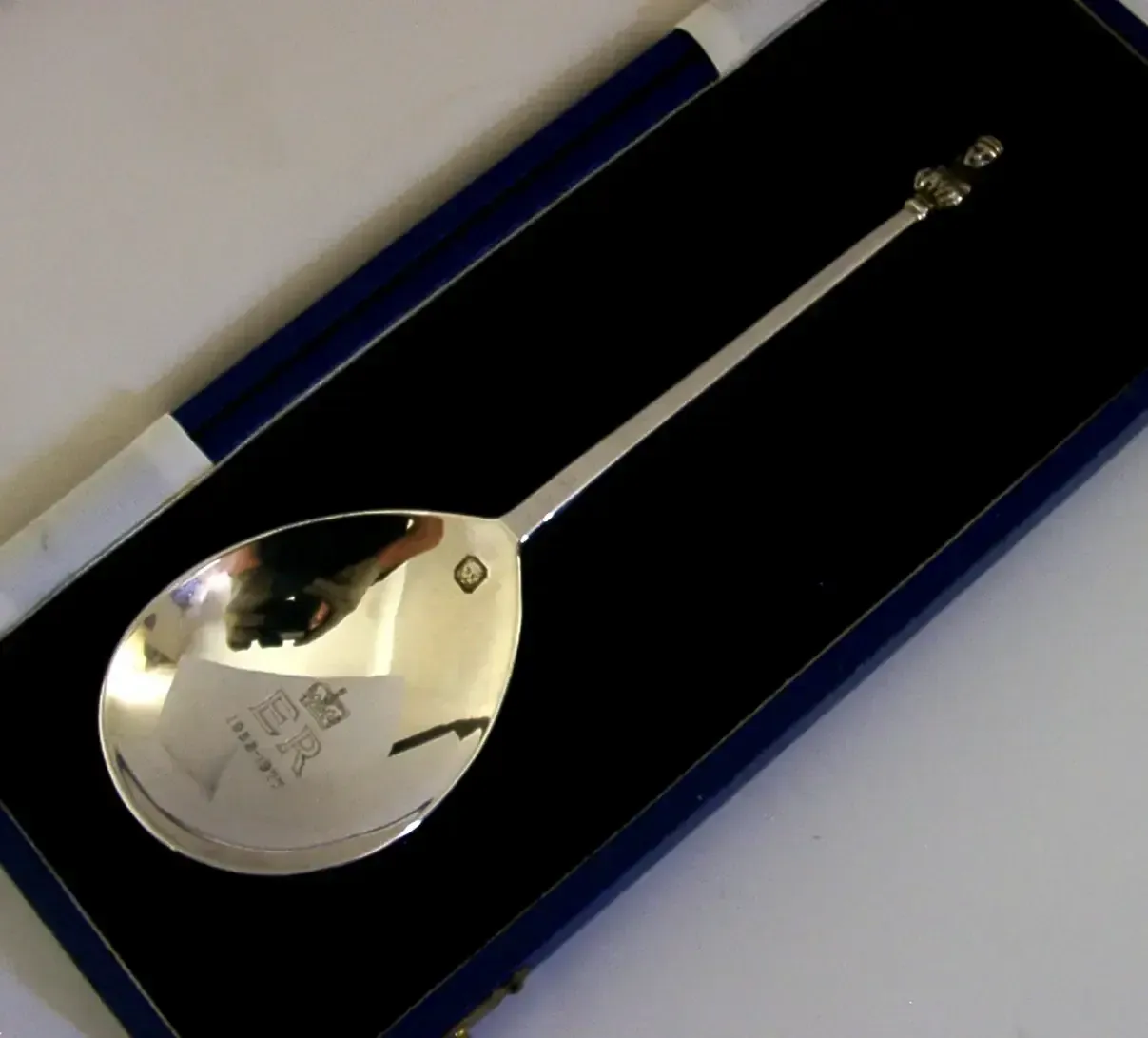 Cased 36g Sterling Silver Queen Elizabeth Maidenhead Spoon 1977 Royalty photo furniture