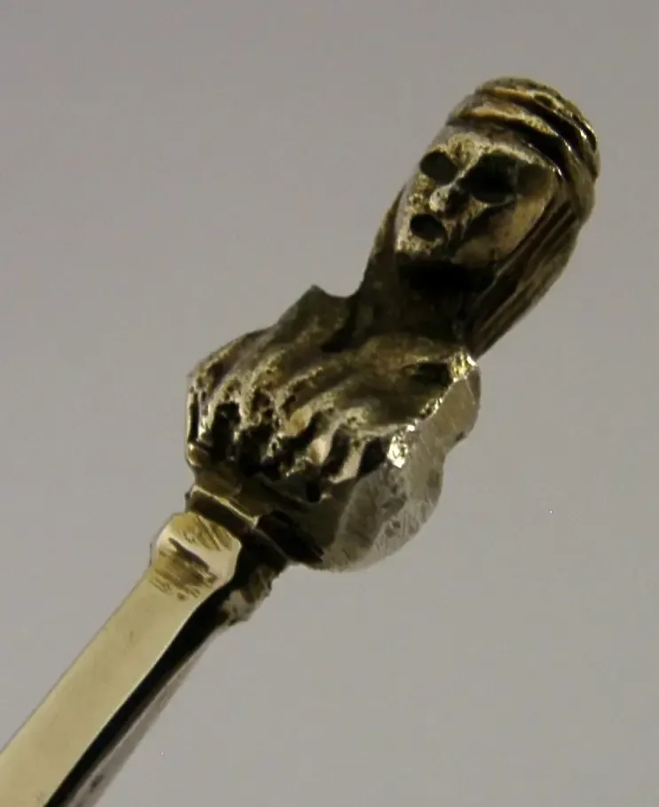 Cuillère Maidenhead en argent massif sterling 36 g, étui inclus, Queen Elizabeth 1977, royauté photo for sale