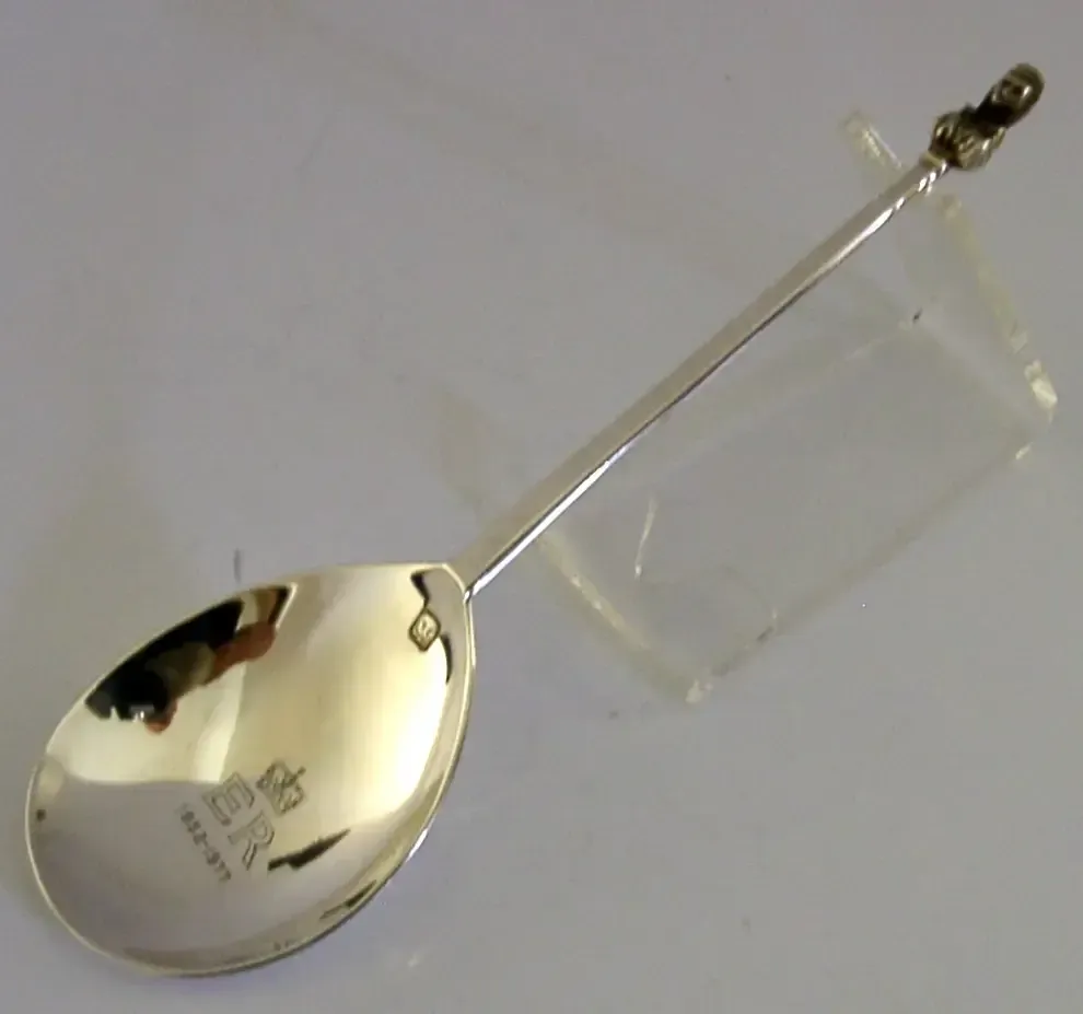 Cased 36g Sterling Silver Queen Elizabeth Maidenhead Spoon 1977 Royalty photo 75.0