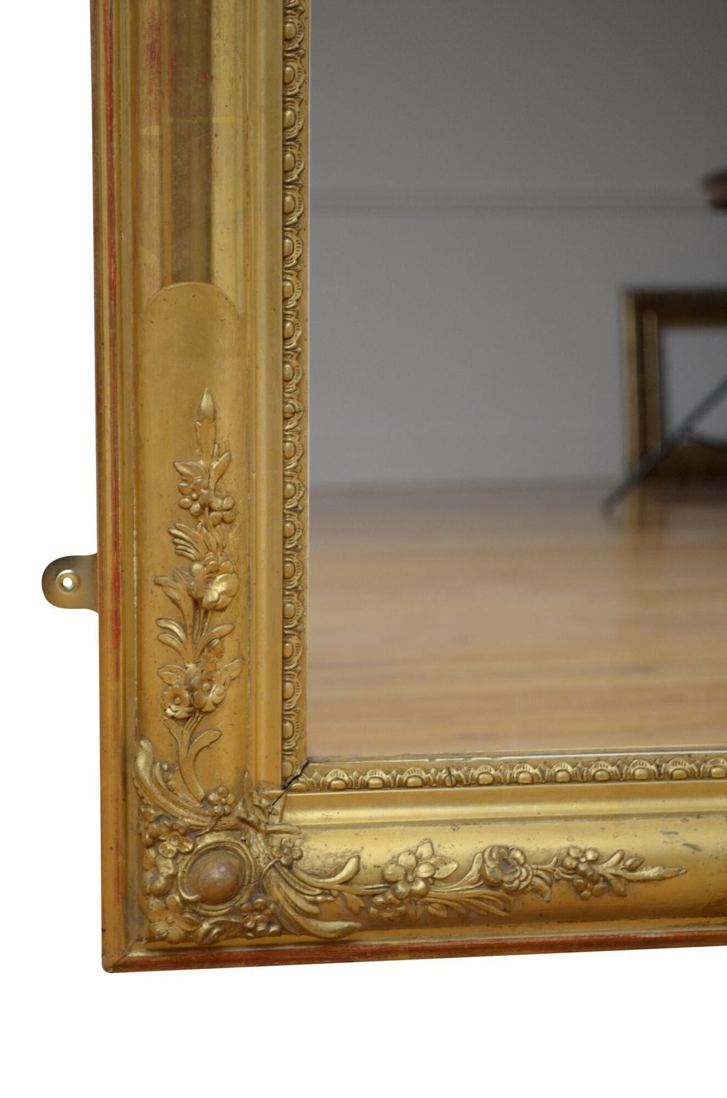 1744.0 Giltwood Wall Mirror With Flowers And New Glass photo