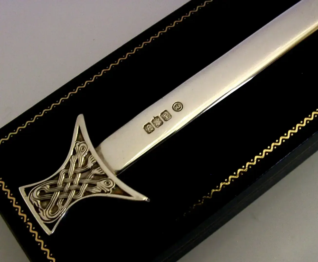 Coupe-papier écossais en argent sterling, motif celtique, étui d'origine, 1998 photo for sale