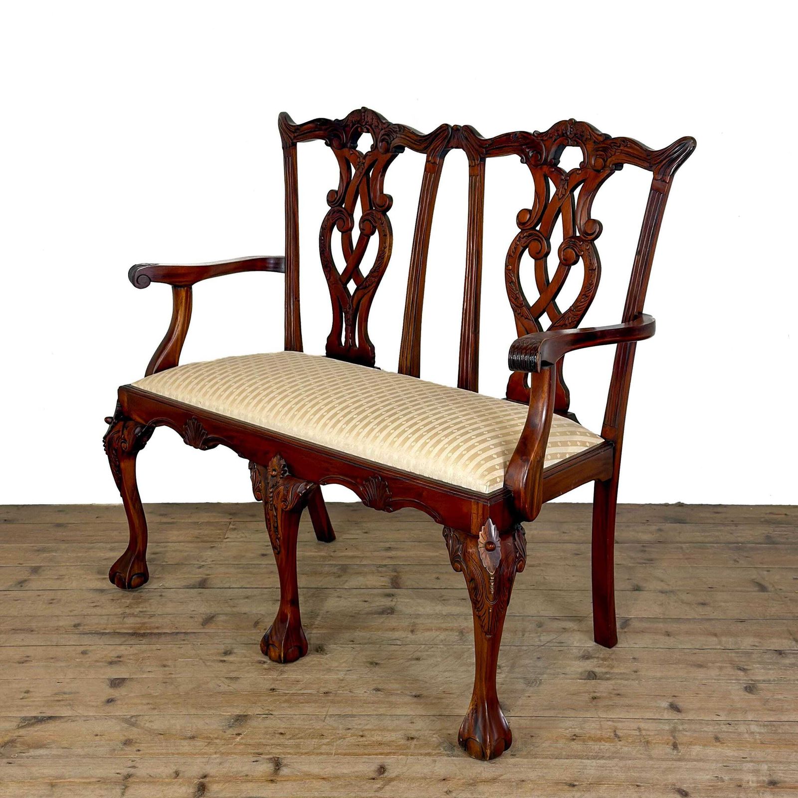 Vintage Chippendale Style Settee | Antique Sofa | Antique Seating | Victorian Antiques | Victorian Armchair (M 6864) photo furniture