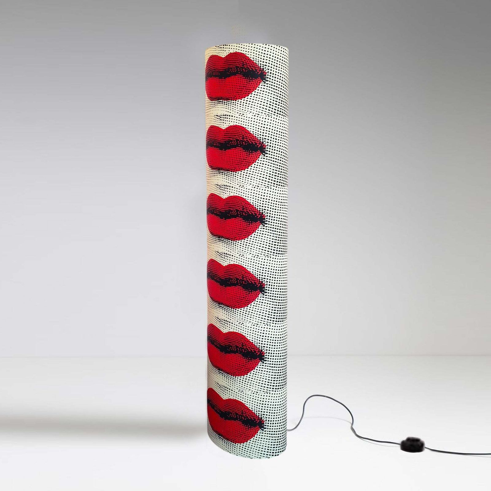 1990s Piero Fornasetti "Kisses" Floor Lamp For Antonangeli, Follia Pratica Collection. photo vinterior