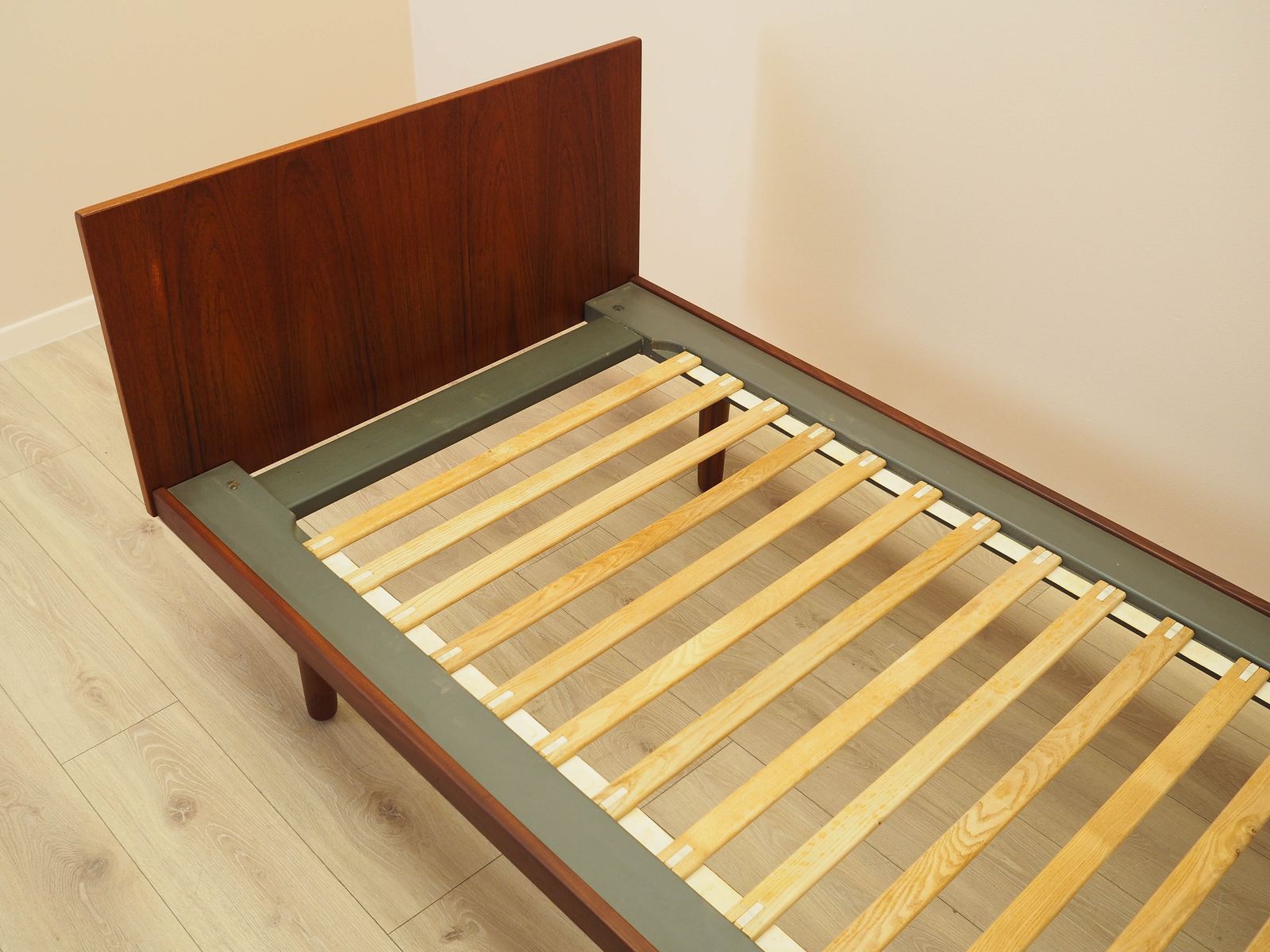 1639.0 Teak Bed Danish Design 1960s Designer: Hans J. Wegner Manufacturer Getama photo