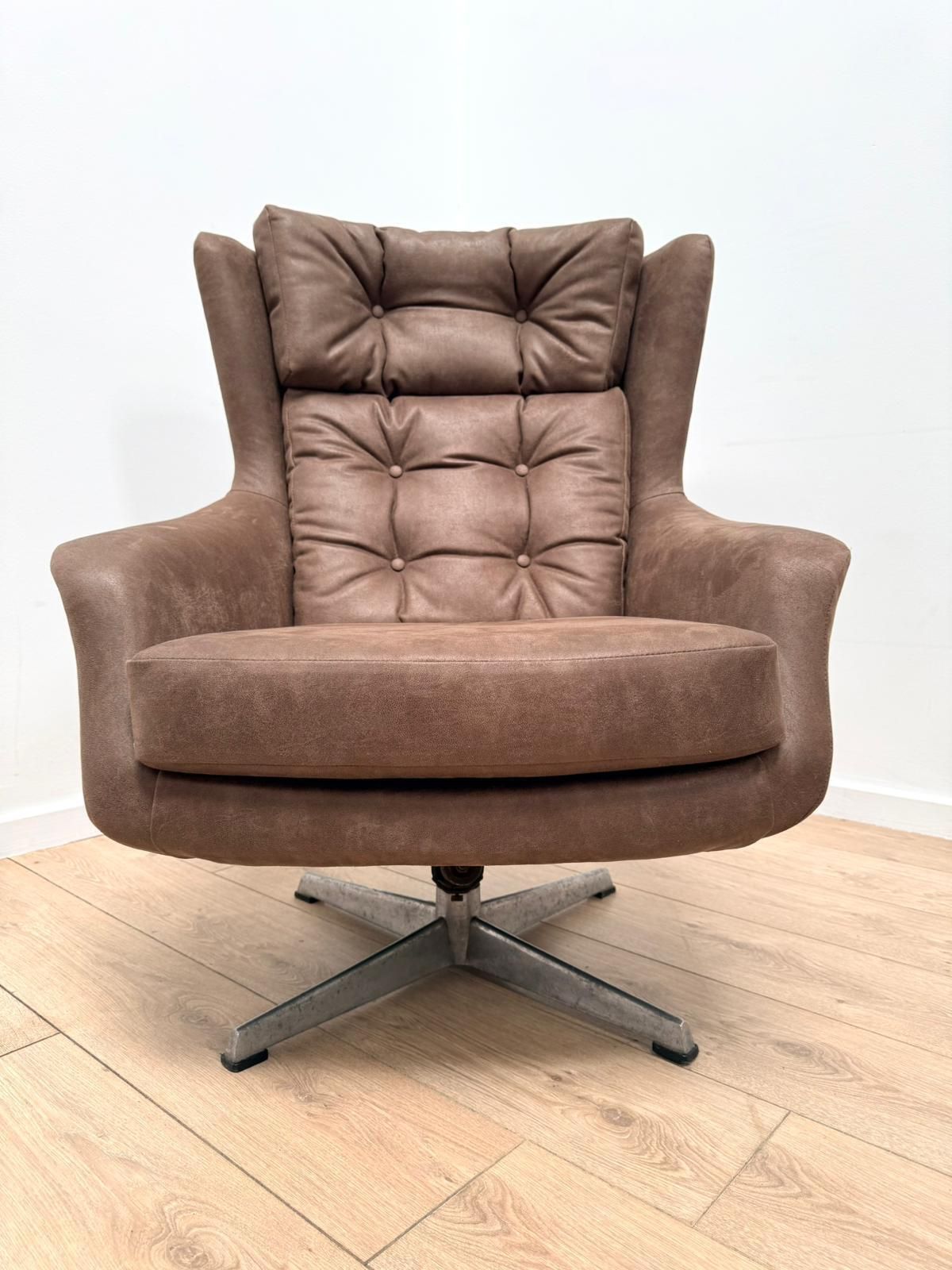 Vintage Mid Century Parker Knoll Statesment Style Swivel Armchair  Delivery Available 0017.
