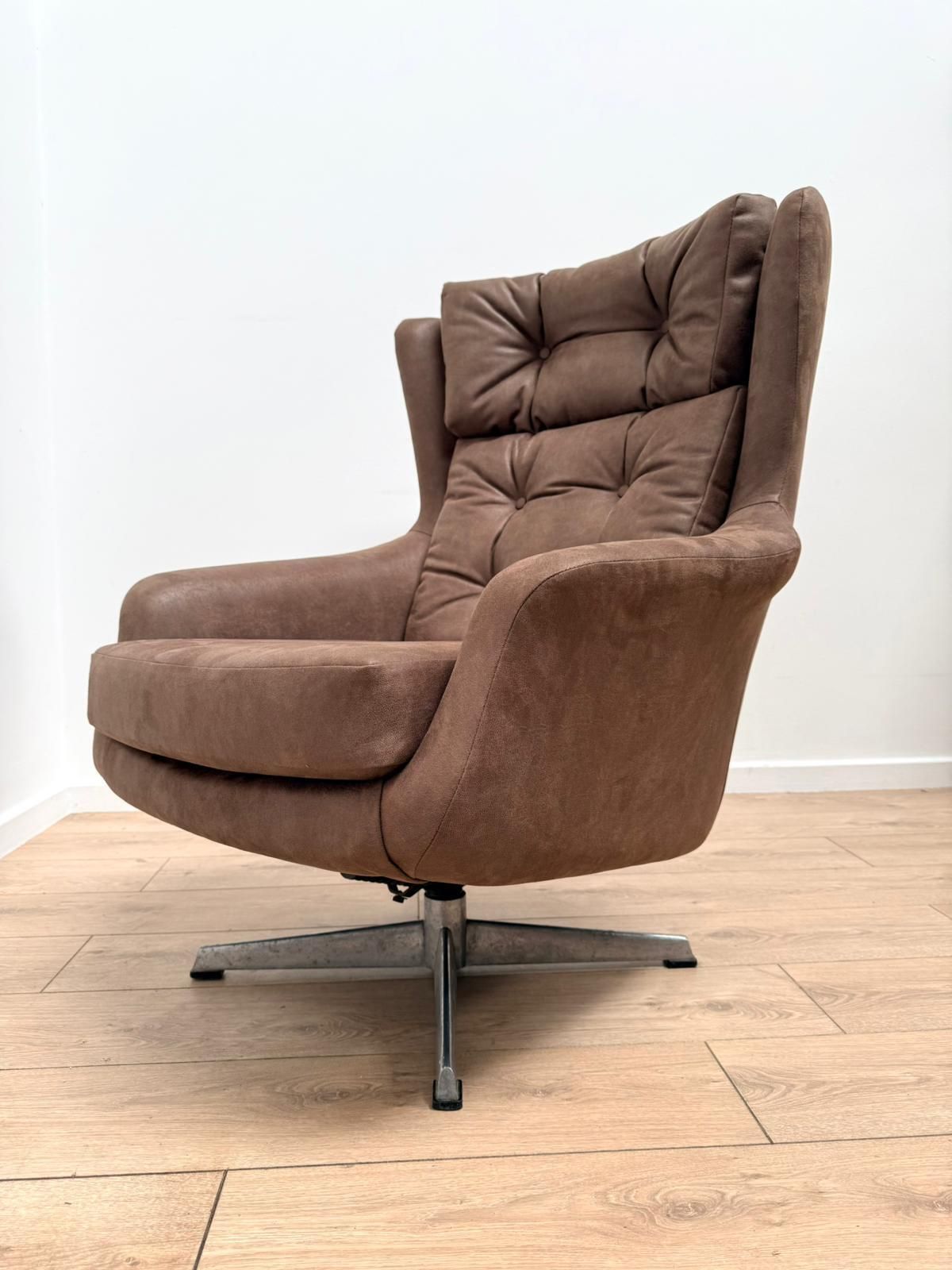 Vintage Mid Century Parker Knoll Statesment Style Swivel Armchair  Delivery Available 0017. photo for sale