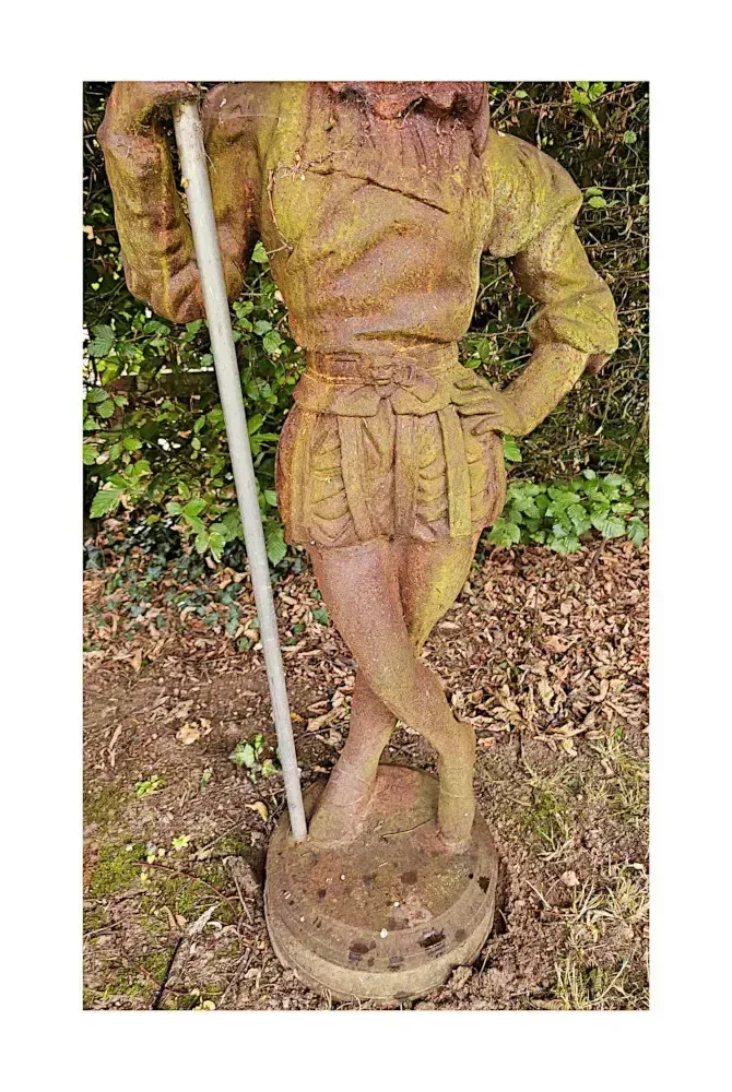 Uitzonderlijk groot paar gietijzeren figuratieve tuinsculpturen van Zwitserse gardisten, 20e eeuw photo 5221.0