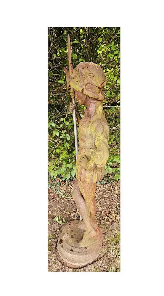 Uitzonderlijk groot paar gietijzeren figuratieve tuinsculpturen van Zwitserse gardisten, 20e eeuw photo vinterior