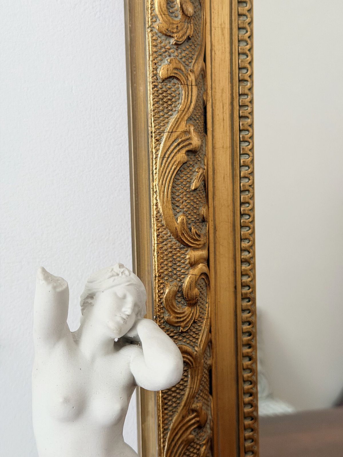Spiegel met houten lijst, midden 20e eeuw photo Woonaccessoires