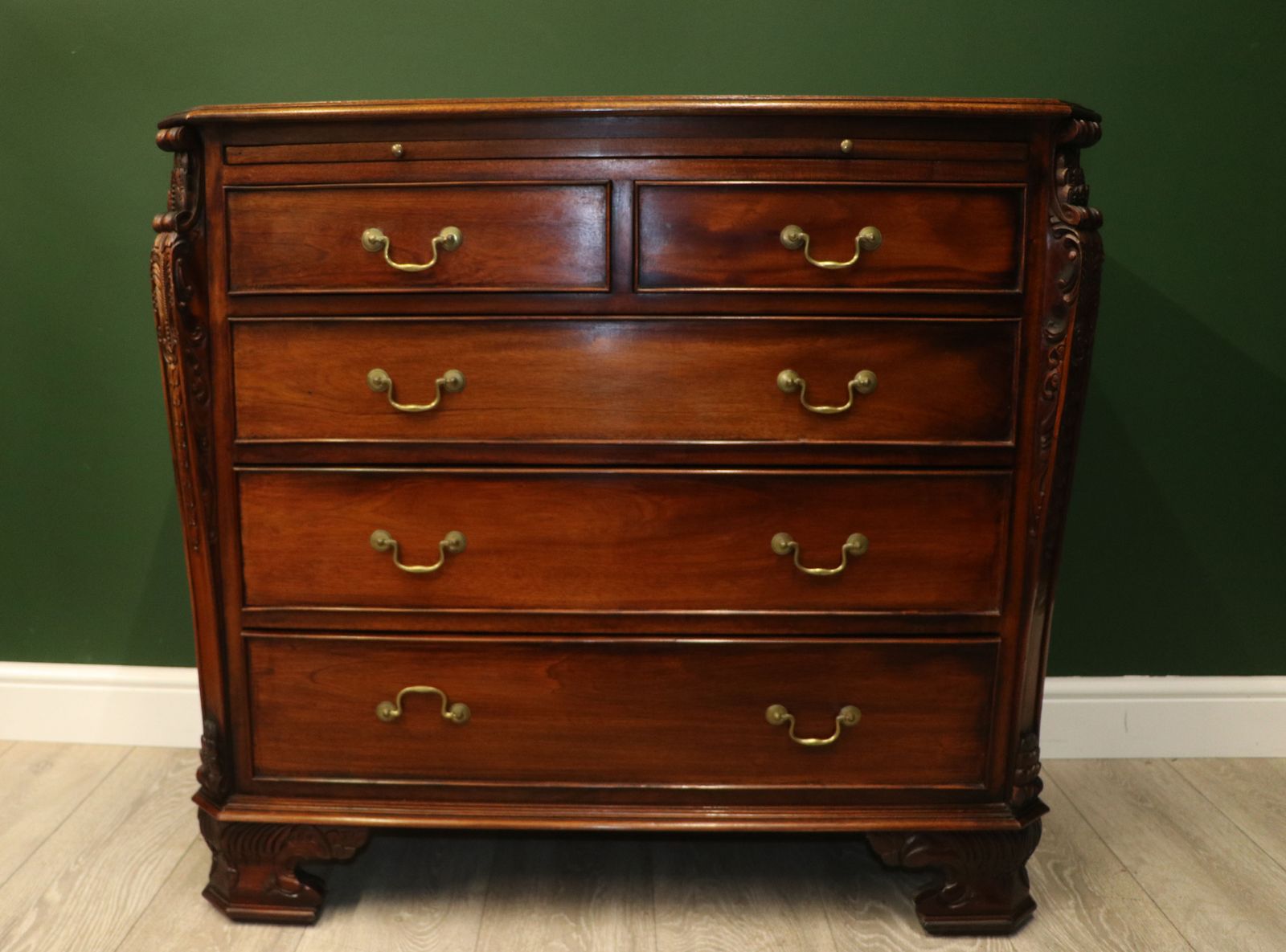 A Lovely Solid Mahogany Bachelors’ Chest.