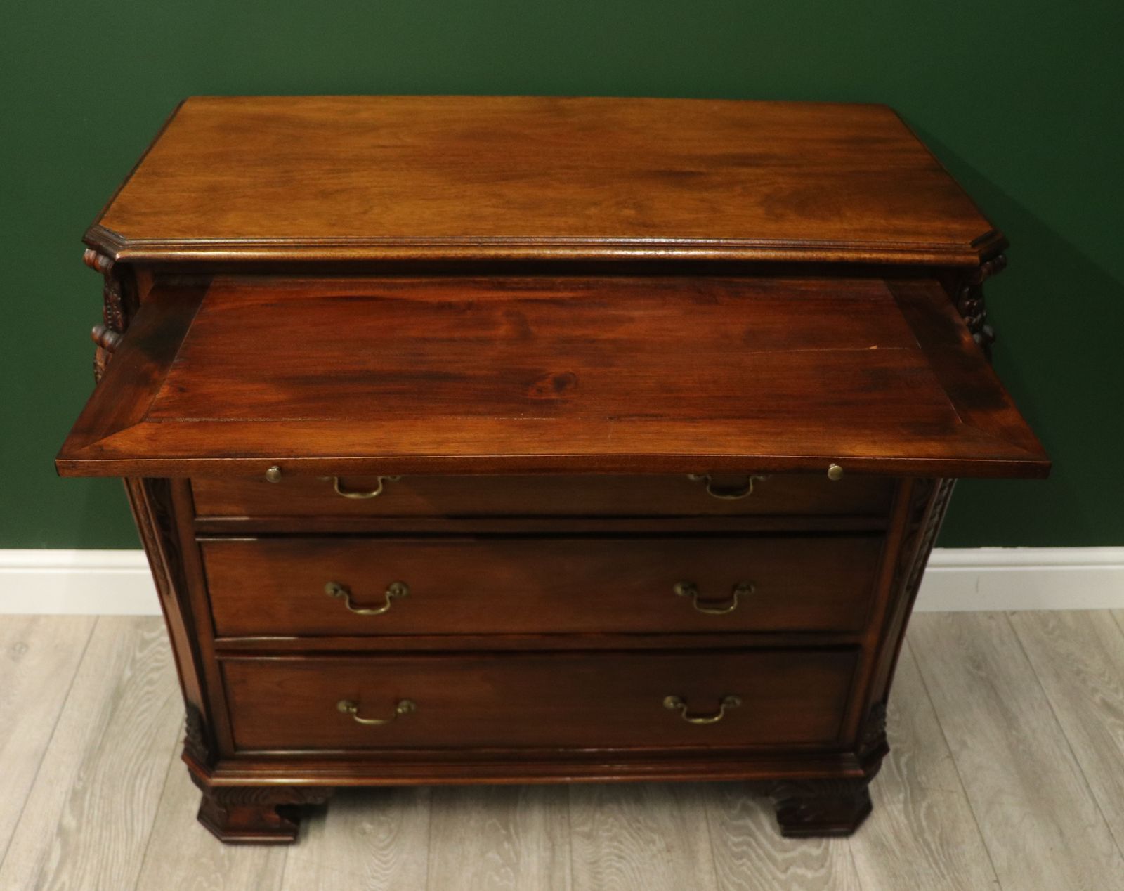 A Lovely Solid Mahogany Bachelors’ Chest. photo 495.0