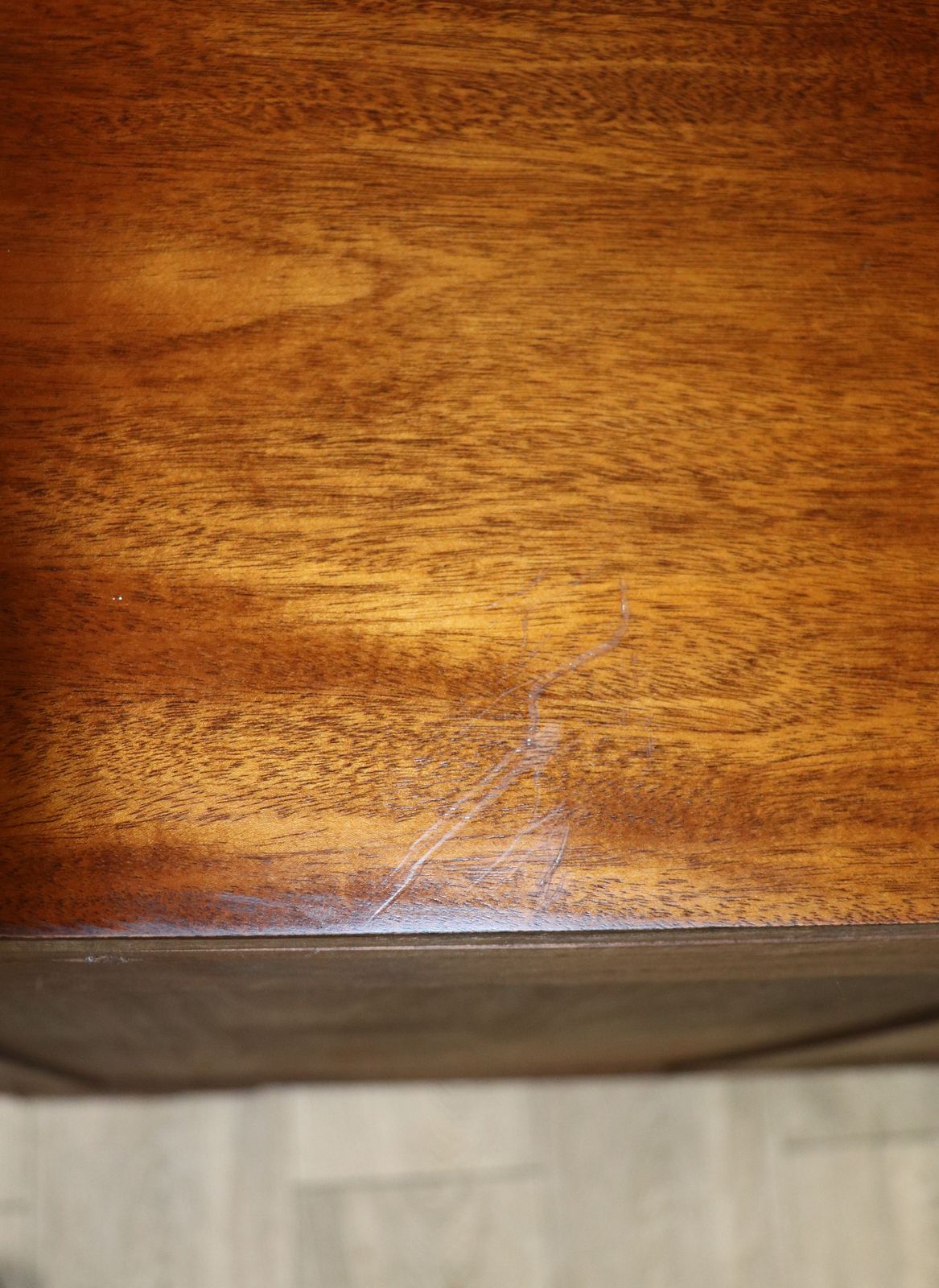 photo vintage A Lovely Solid Mahogany Bachelors’ Chest.