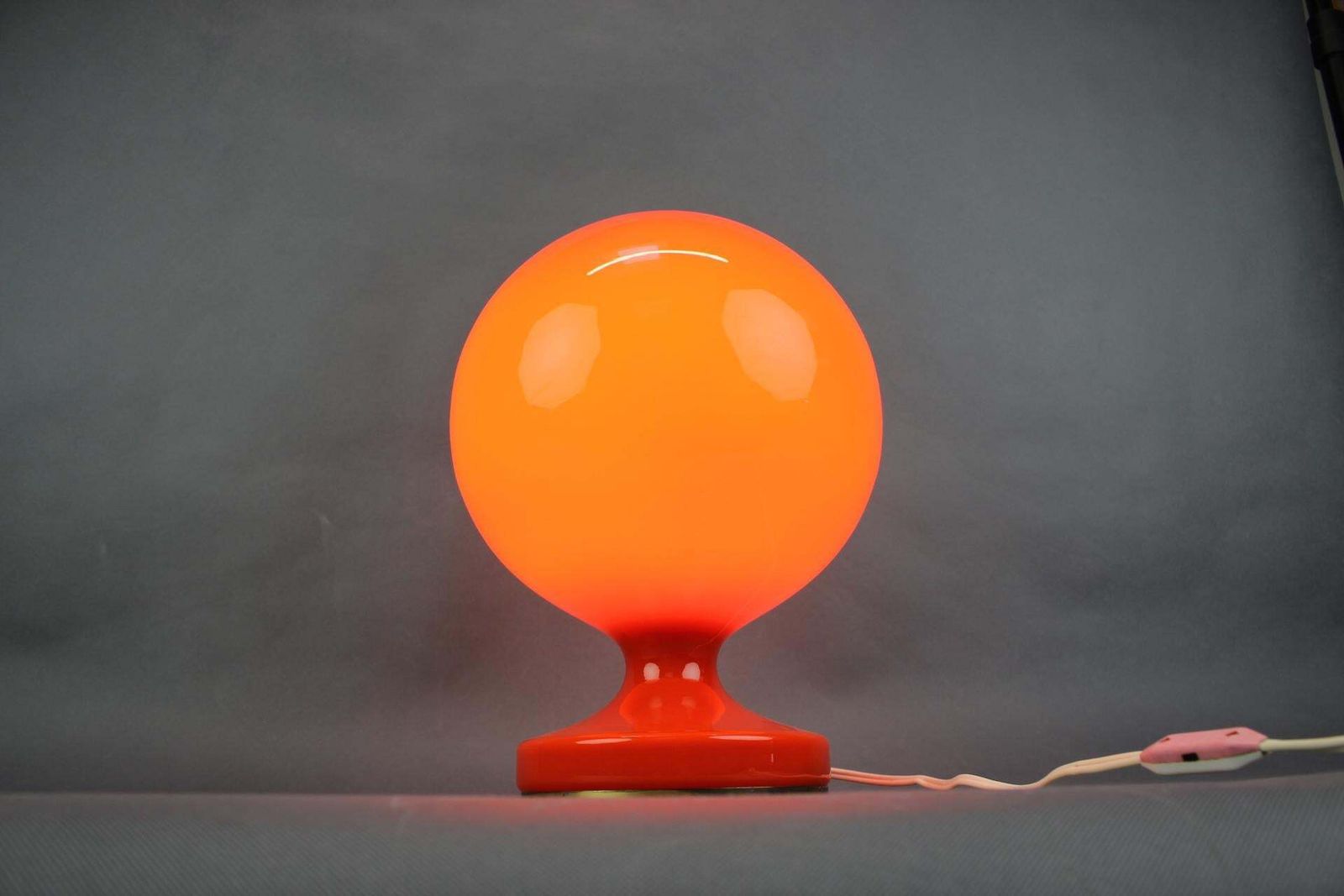 449.0 Lampe de table en verre opaline orange, Tchécoslovaquie, années 1970 photo