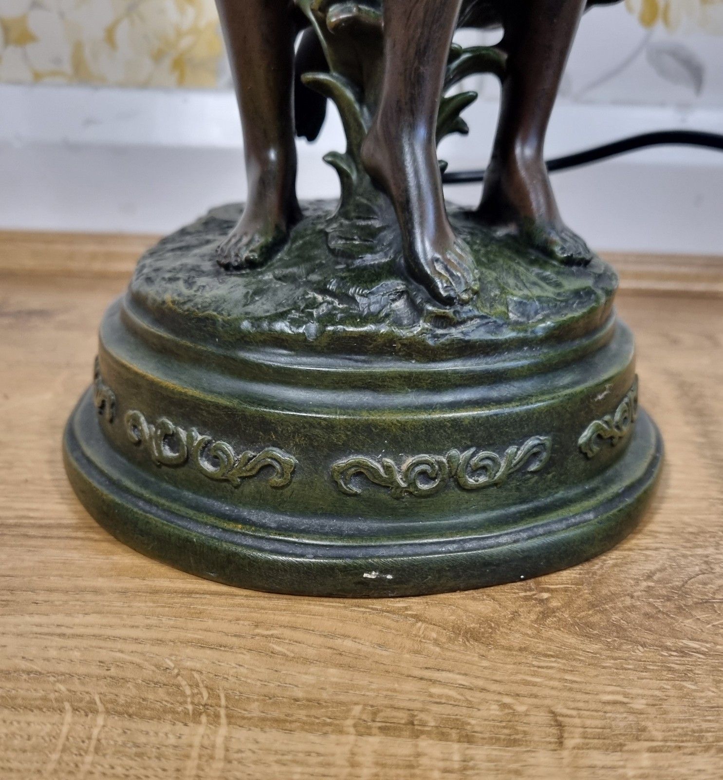 photo furniture Large Widdop Bingham Art Nouveau Style Table Lamp 2 Figures Ruffle Tulip Shades