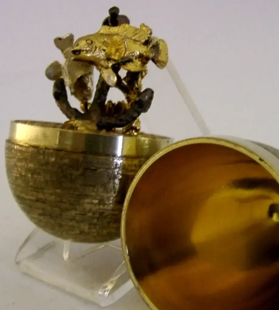 Œuf surprise Stuart Devlin en argent sterling massif doré, thème nautique et pêche, 148 g, 1977 photo 580.0