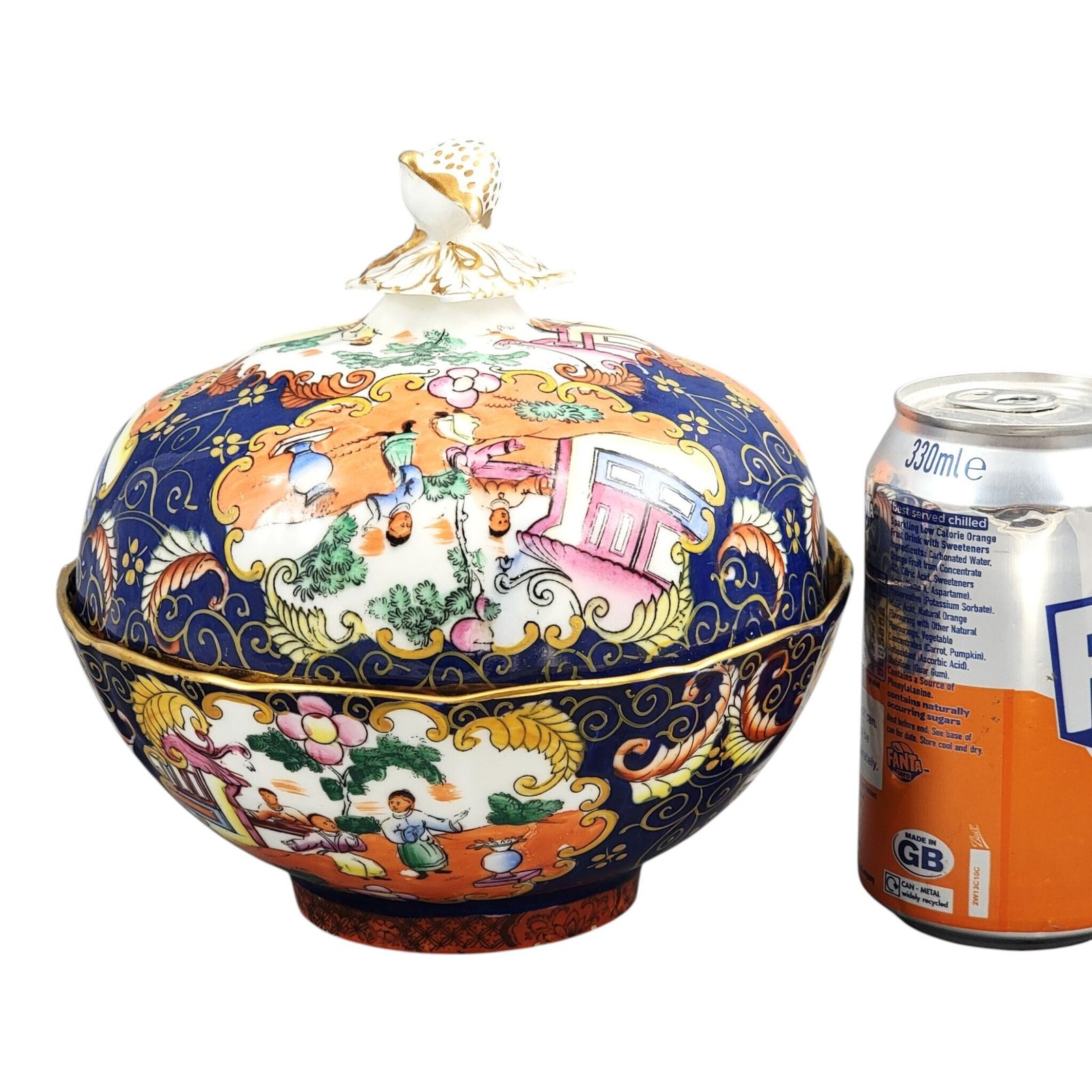 photo vinterior Mason's Patent Ironstone grote gedekte schaal, Chinoiserie-patroon, ca. 1820