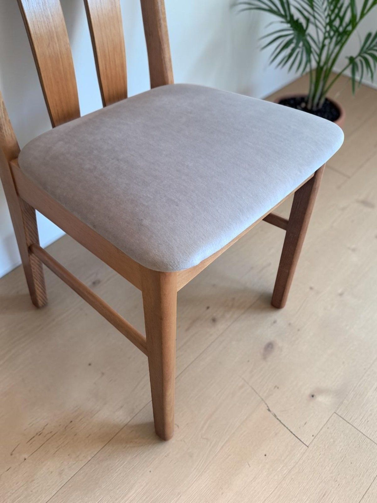 photo vinterior Vintage Mid Century G Plan Style Light Teak Dining Chairs – Set Of 4 (1970s)