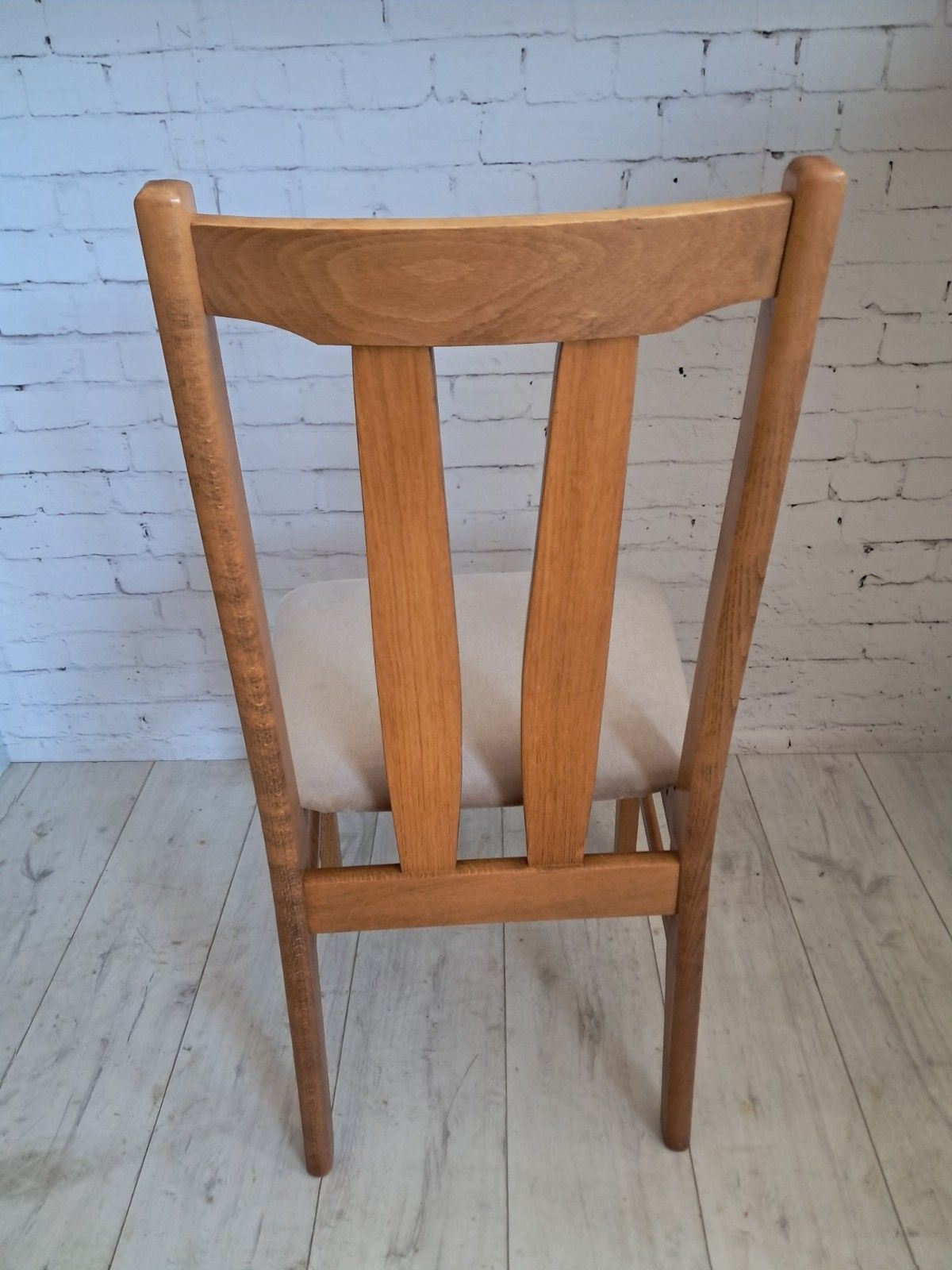 photo vintage Vintage Mid Century G Plan Style Light Teak Dining Chairs – Set Of 4 (1970s)
