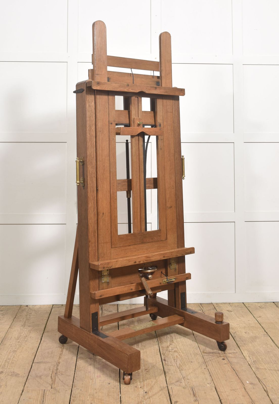 Winsor & Newton Oak Studio Easel photo furniture