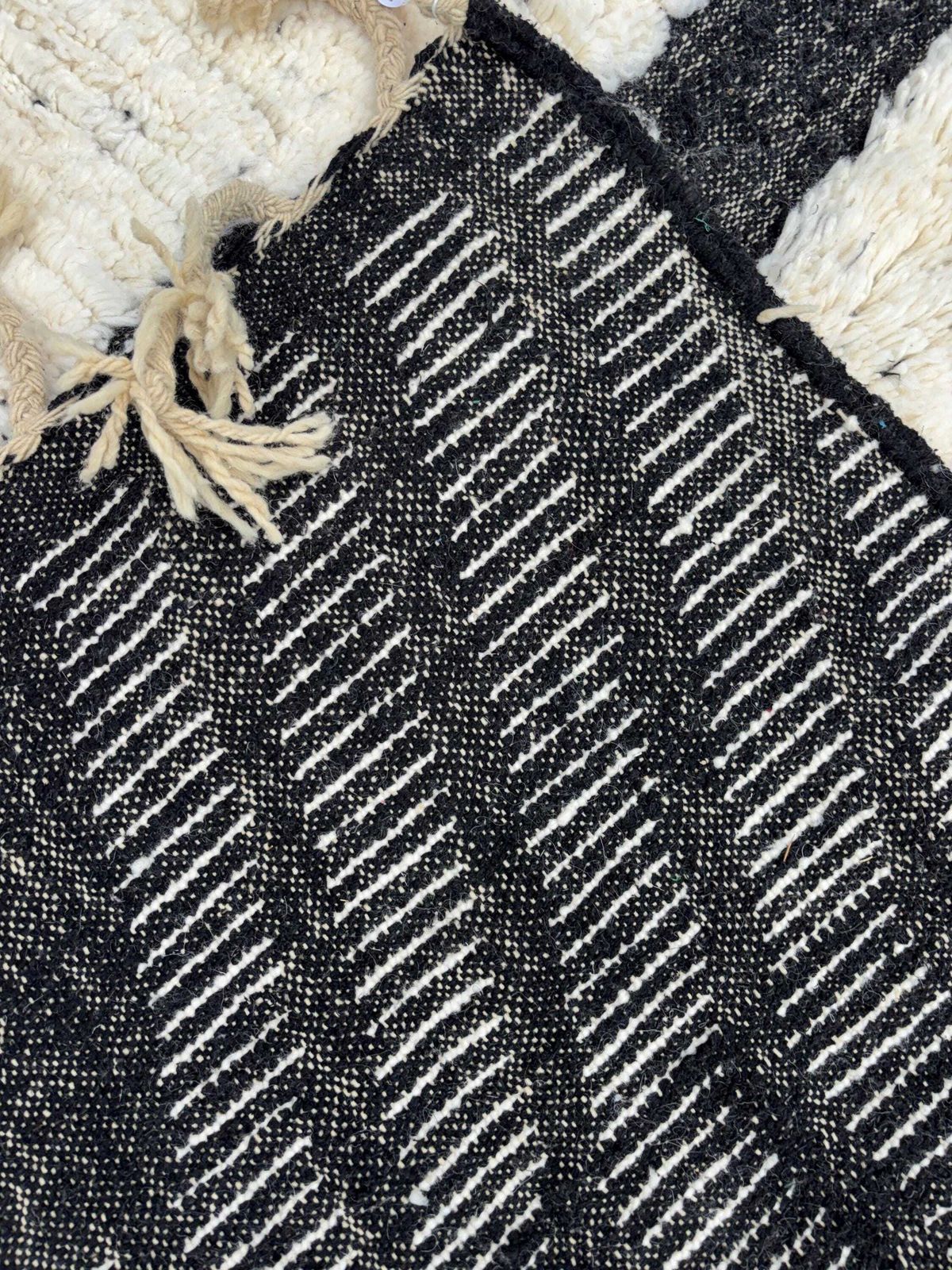 Berber Modern Moroccan Mrirt Wool Rug 190x300 Cm– Handwoven Neutral Berber Carpet,Beni Ourain Carpet , Modern Minimalist Decor photo Textiles