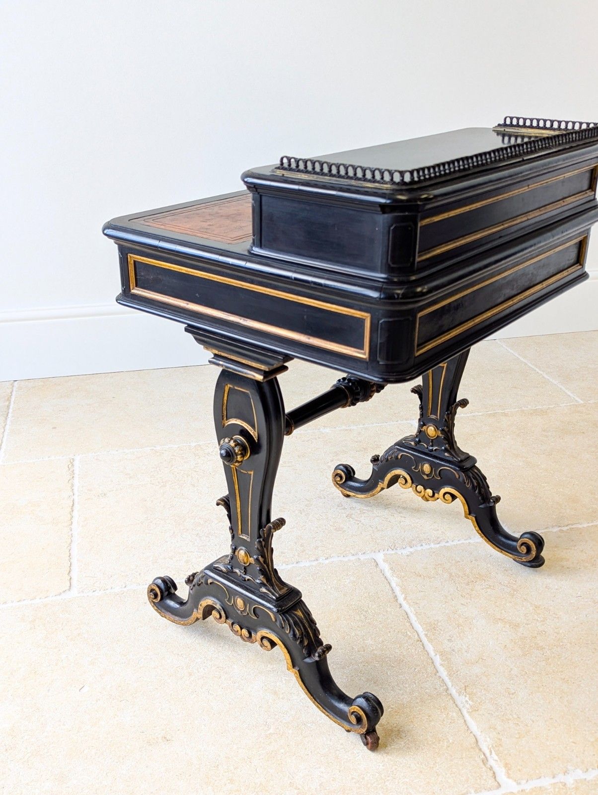 photo vintage Antique Victorian Ebonised Bonheur Du Jour C.1870