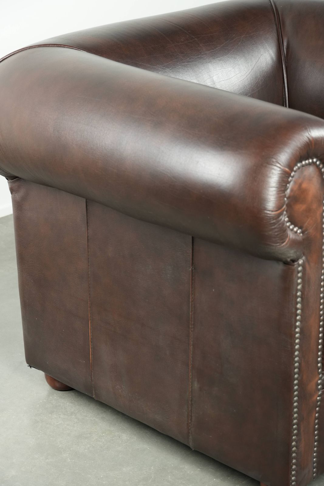 Furniture Luxurious Brown Cowhide Chesterfield Armchair With A Timeless English Look. photo
