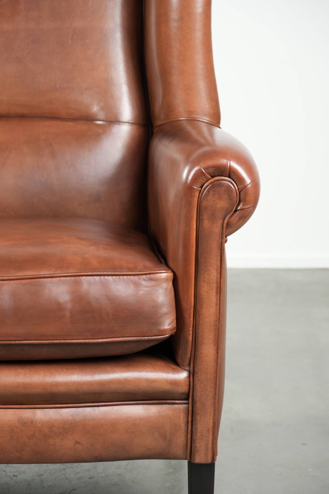 photo furniture Grote Schapenvacht Fauteuil Met Oor In Vrijwel Nieuwstaat, In Tijdloze Engelse Stijl, Met Uitstekend Zitcomfort.