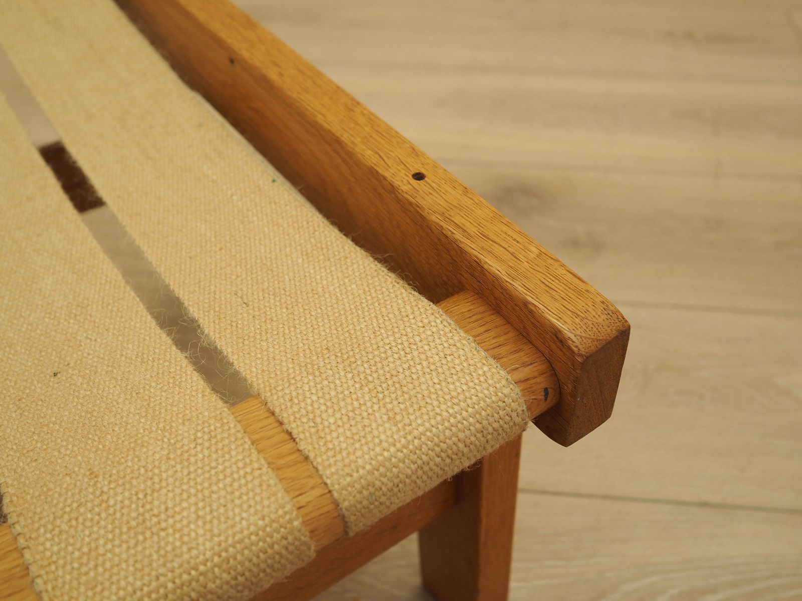 photo for sale Eiken voetenbank, Deens design, ca. jaren 1960, gemaakt in Denemarken
