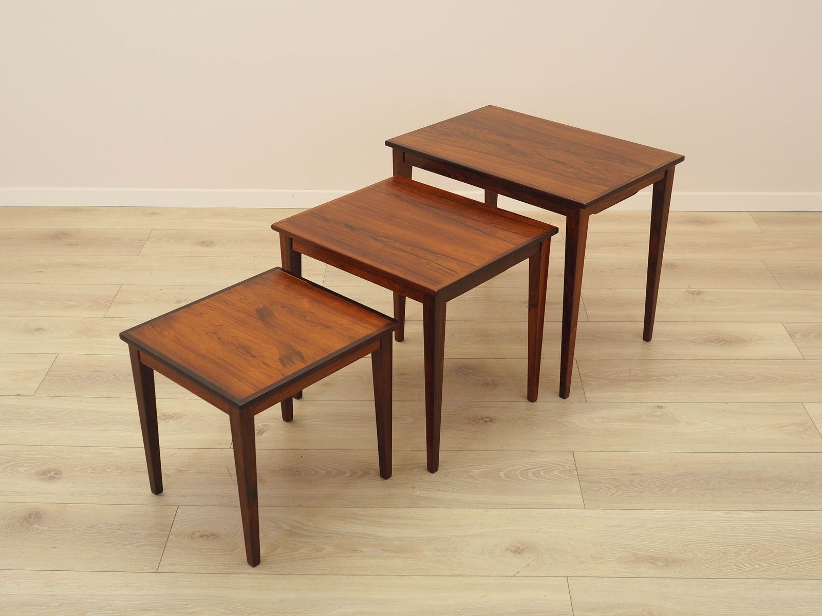 Ensemble de trois tables basses, design danois, années 1960, fabriqué au Danemark photo for sale
