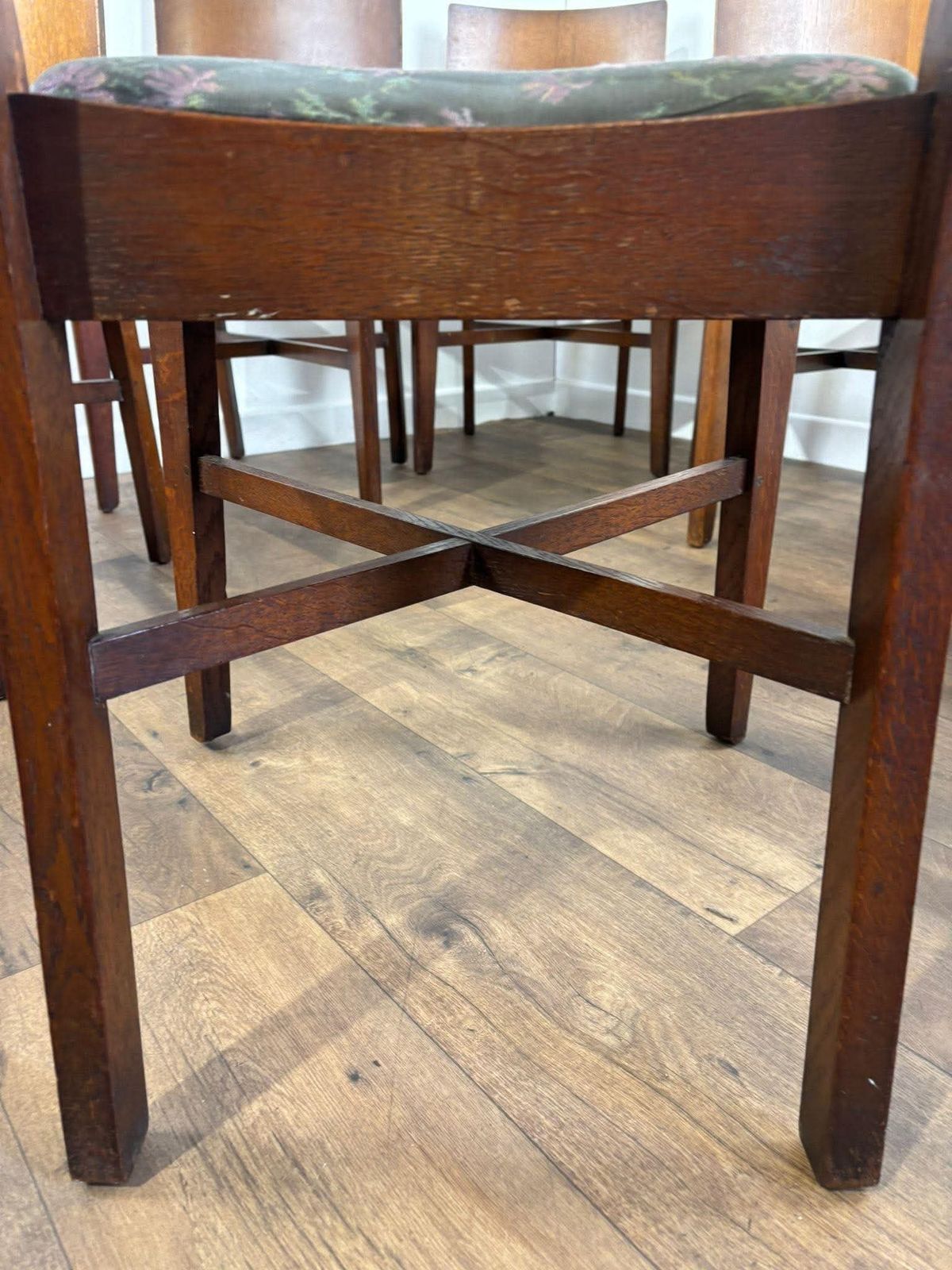 photo furniture Vintage Oak Set Of Six Dining Chairs